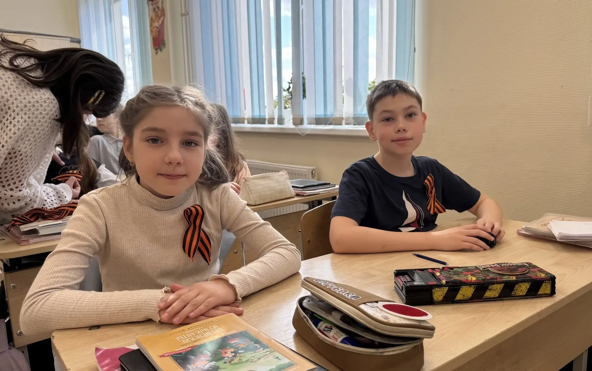 Символы памяти: как наша школа готовилась к 9 Мая 🧡🕊️  За неделю до Дня Победы в школе стартовала ак