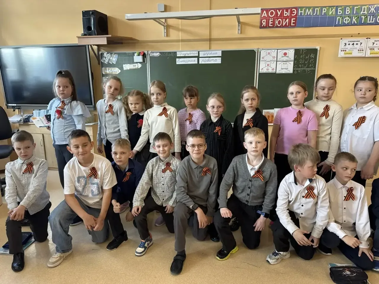 Символы памяти: как наша школа готовилась к 9 Мая 🧡🕊️  За неделю до Дня Победы в школе стартовала ак
