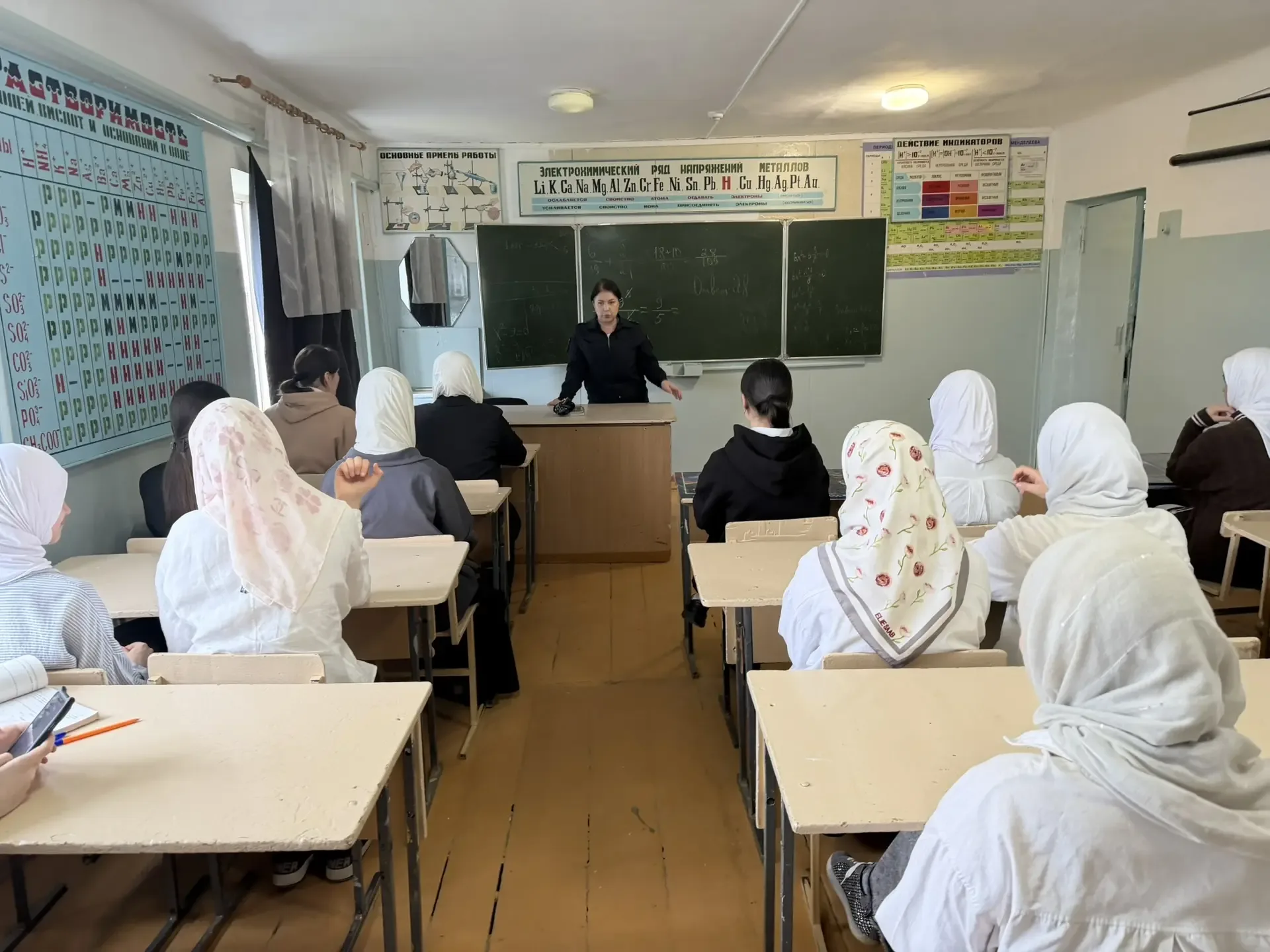 Классные часы среди 7-10 классов с приглашением инспектора полиции Халиковой М.А. Тема классных часо