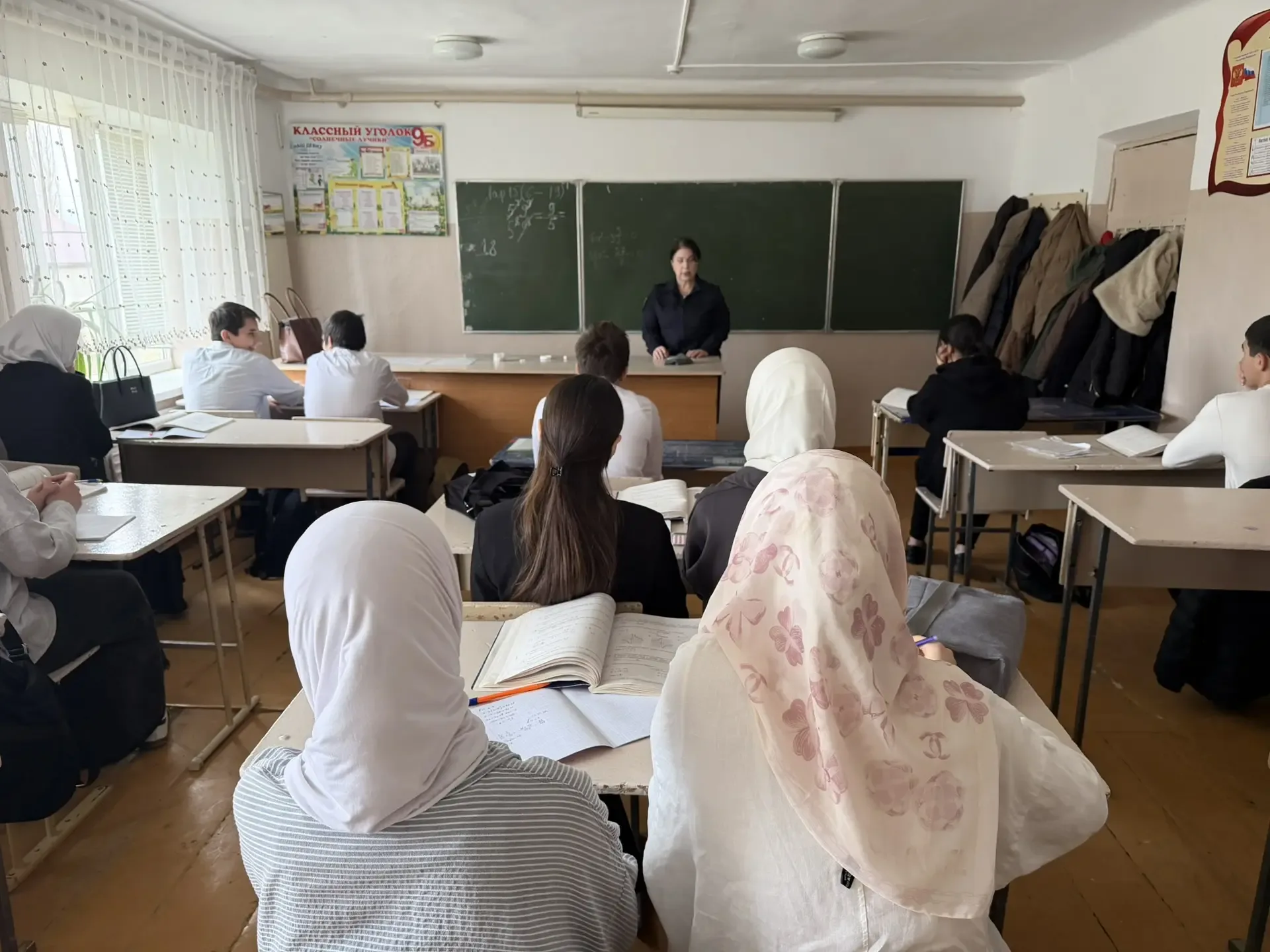Классные часы среди 7-10 классов с приглашением инспектора полиции Халиковой М.А. Тема классных часо