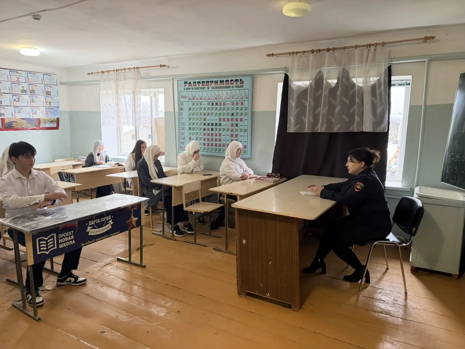 Классные часы среди 7-10 классов с приглашением инспектора полиции Халиковой М.А. Тема классных часо