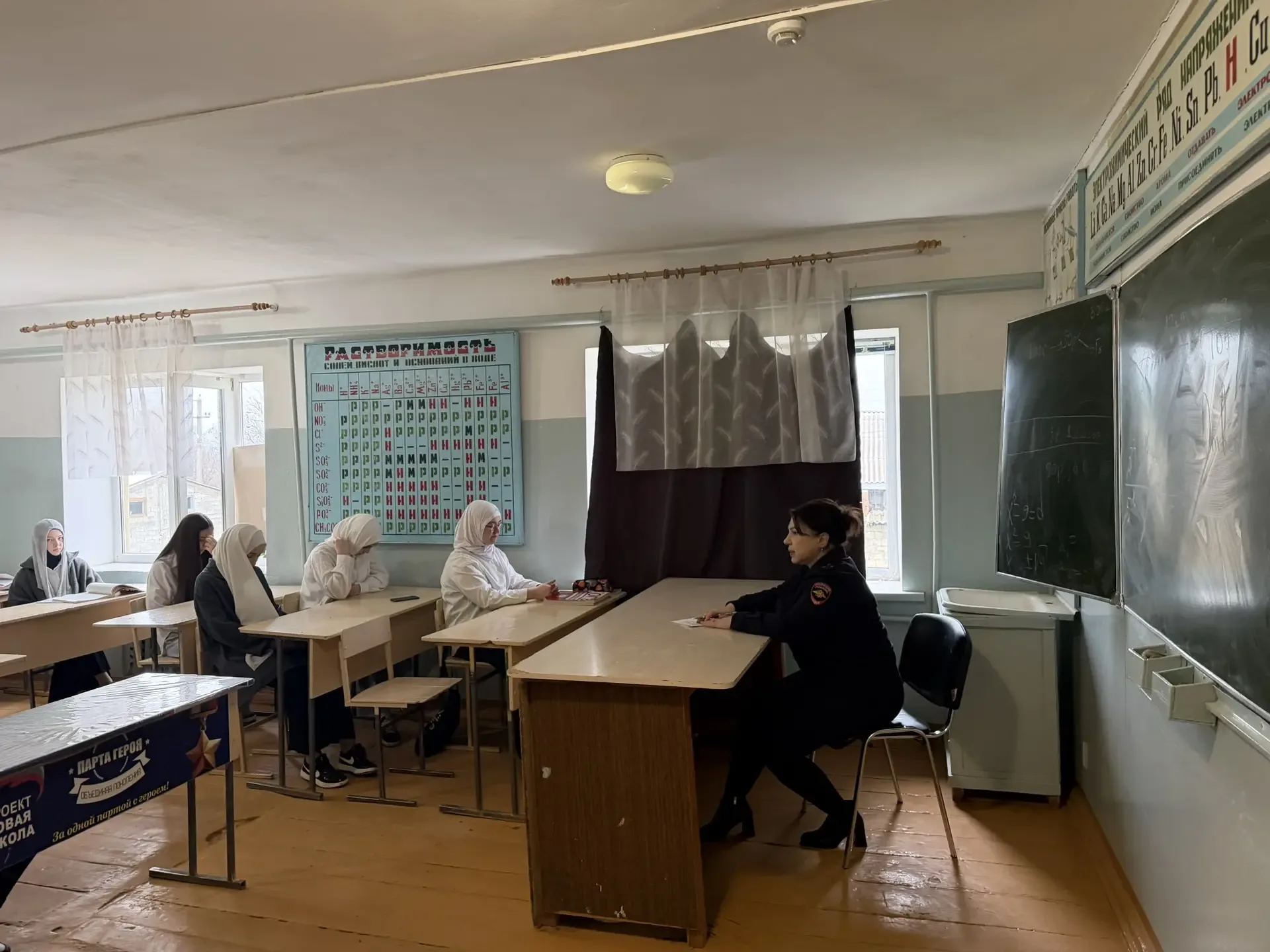 Классные часы среди 7-10 классов с приглашением инспектора полиции Халиковой М.А. Тема классных часо
