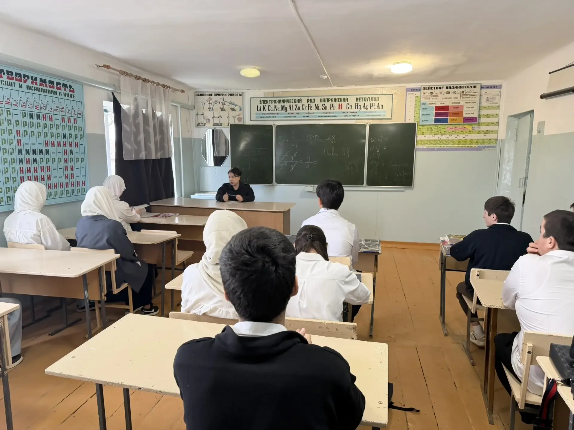 Классные часы среди 7-10 классов с приглашением инспектора полиции Халиковой М.А. Тема классных часо