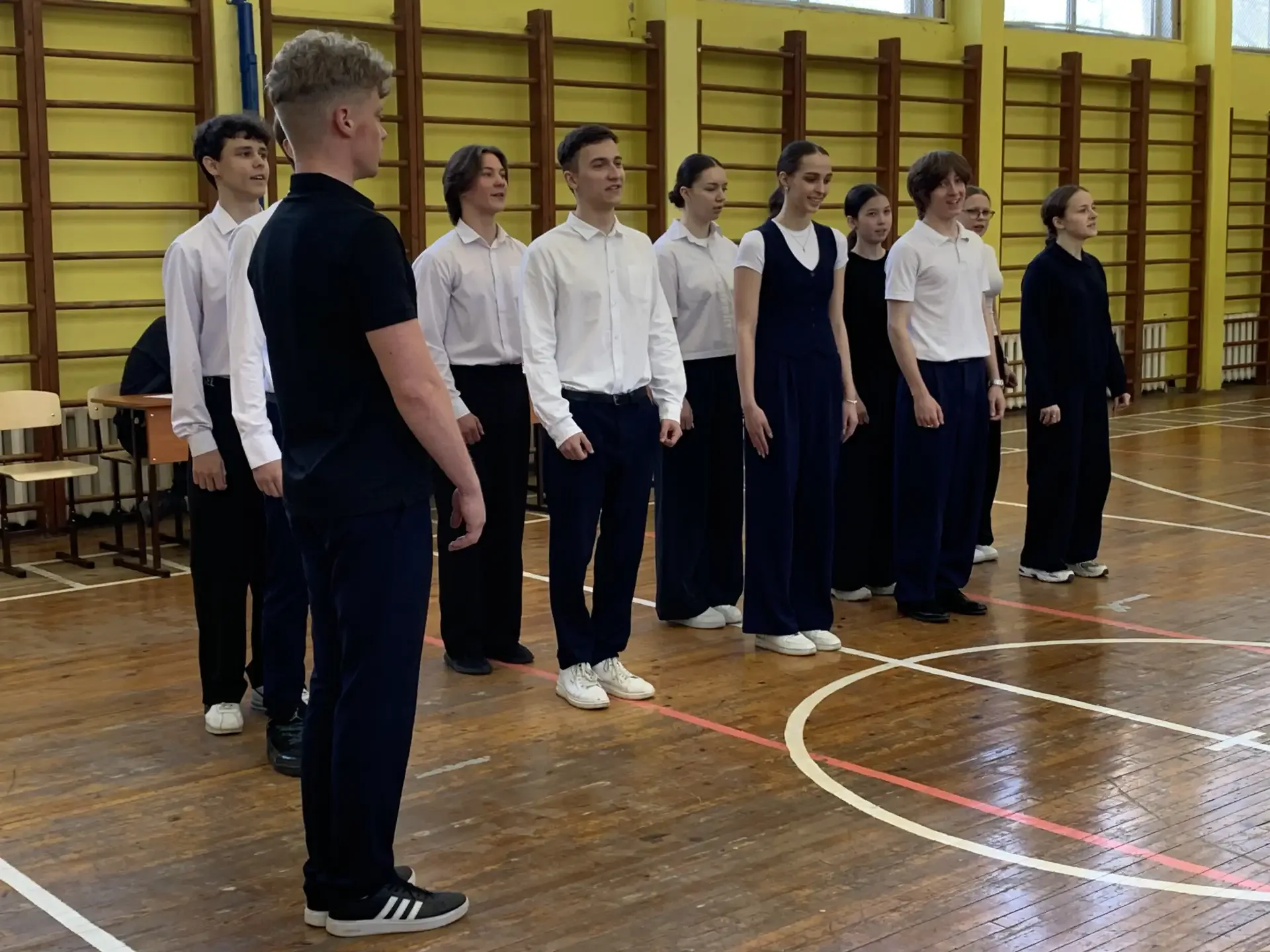 Встречаем День Победы строем и песней!  В преддверии великого праздника – Дня Победы – наша школа пр