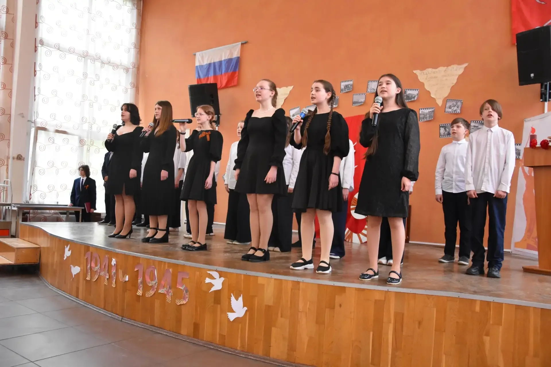Продолжаем рассказ о прошедших мероприятиях, посвященных Дню Великой победы!  Музыкально-литературна