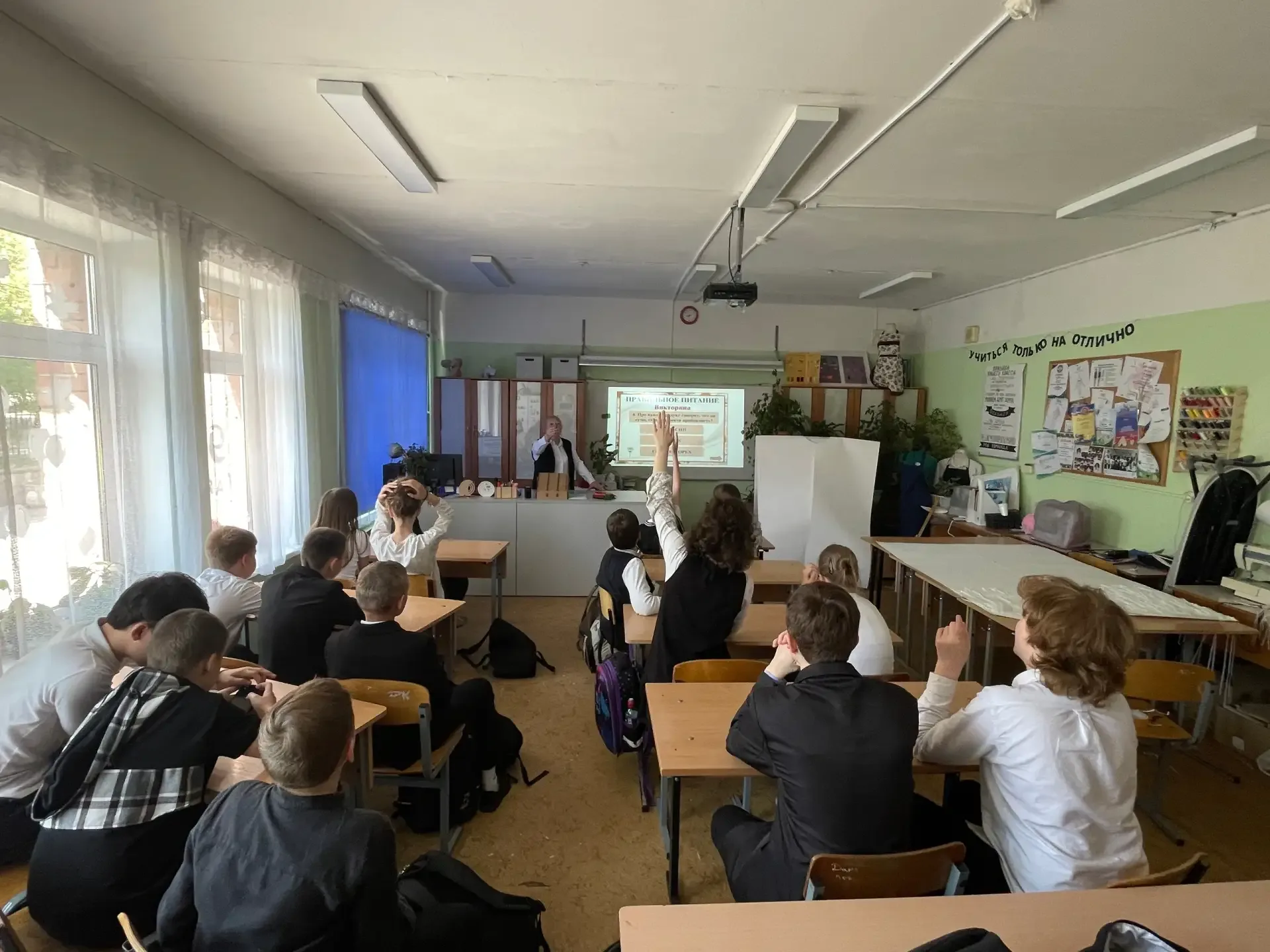 Сегодня в 6 «А» классе под руководством Колмыковой М.Г. гремела не перемена, а настоящая битва эруди