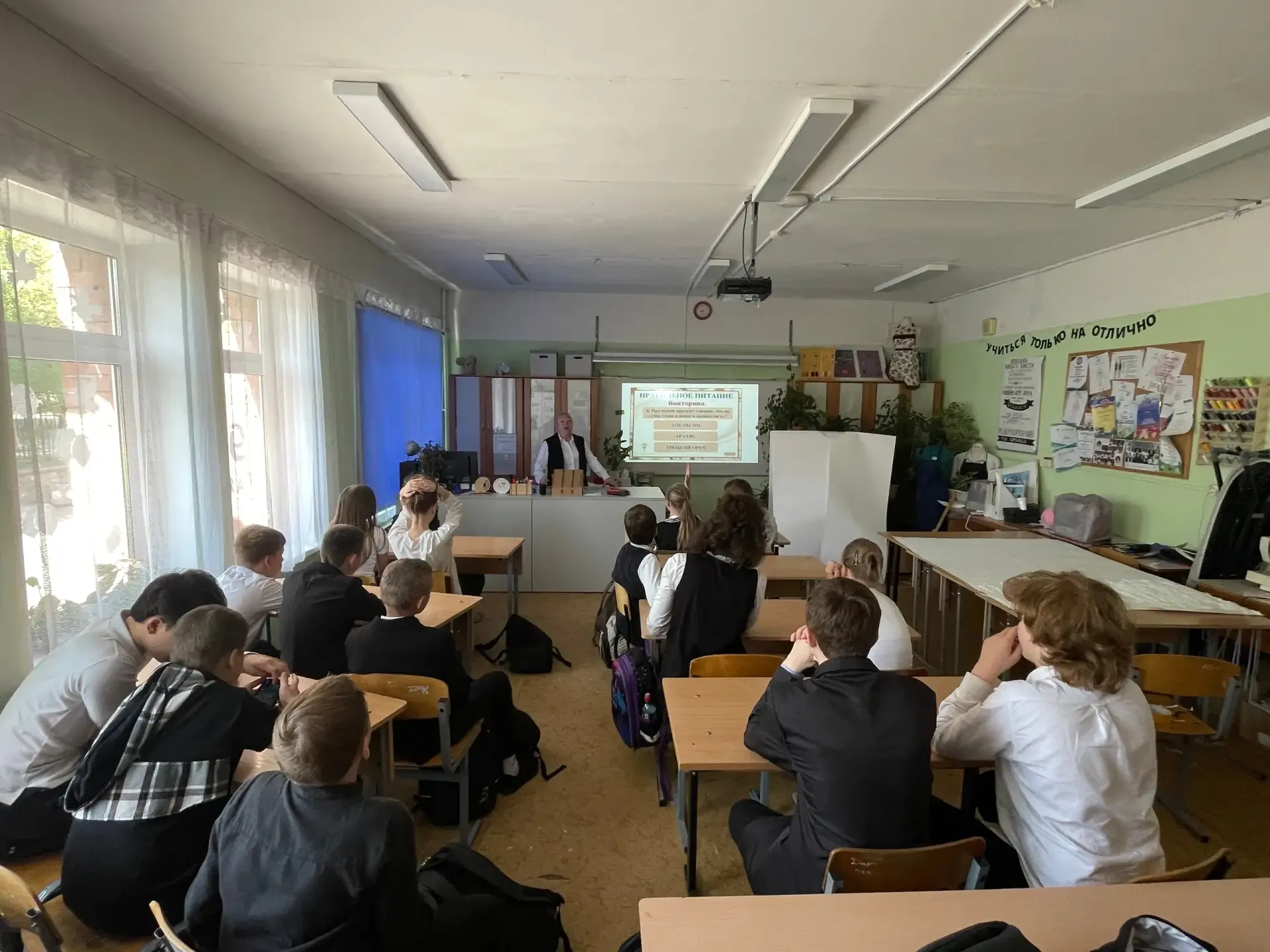 Сегодня в 6 «А» классе под руководством Колмыковой М.Г. гремела не перемена, а настоящая битва эруди