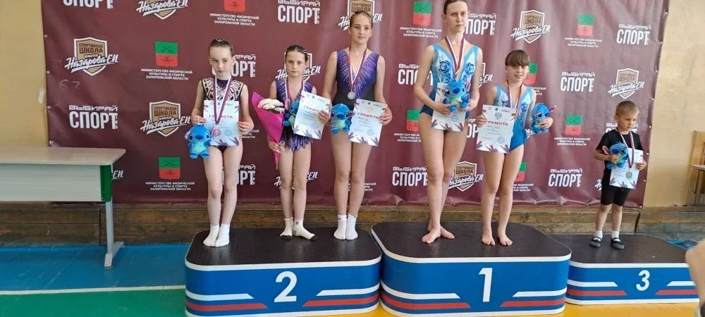 🤸 10 мая в Бердянске прошел турнир по спортивной акробатике «Весна победы».   В соревнованиях принял