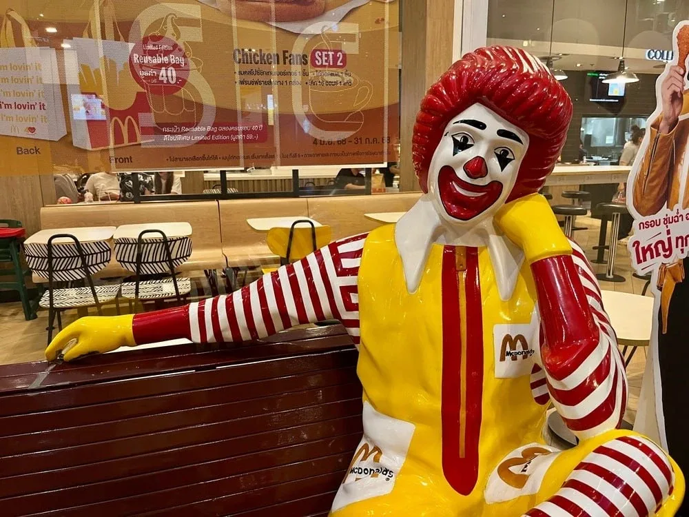 McDonald’s официально признал, что не выполнит цель по сокращению суммарных выбросов к 2030 году.  З