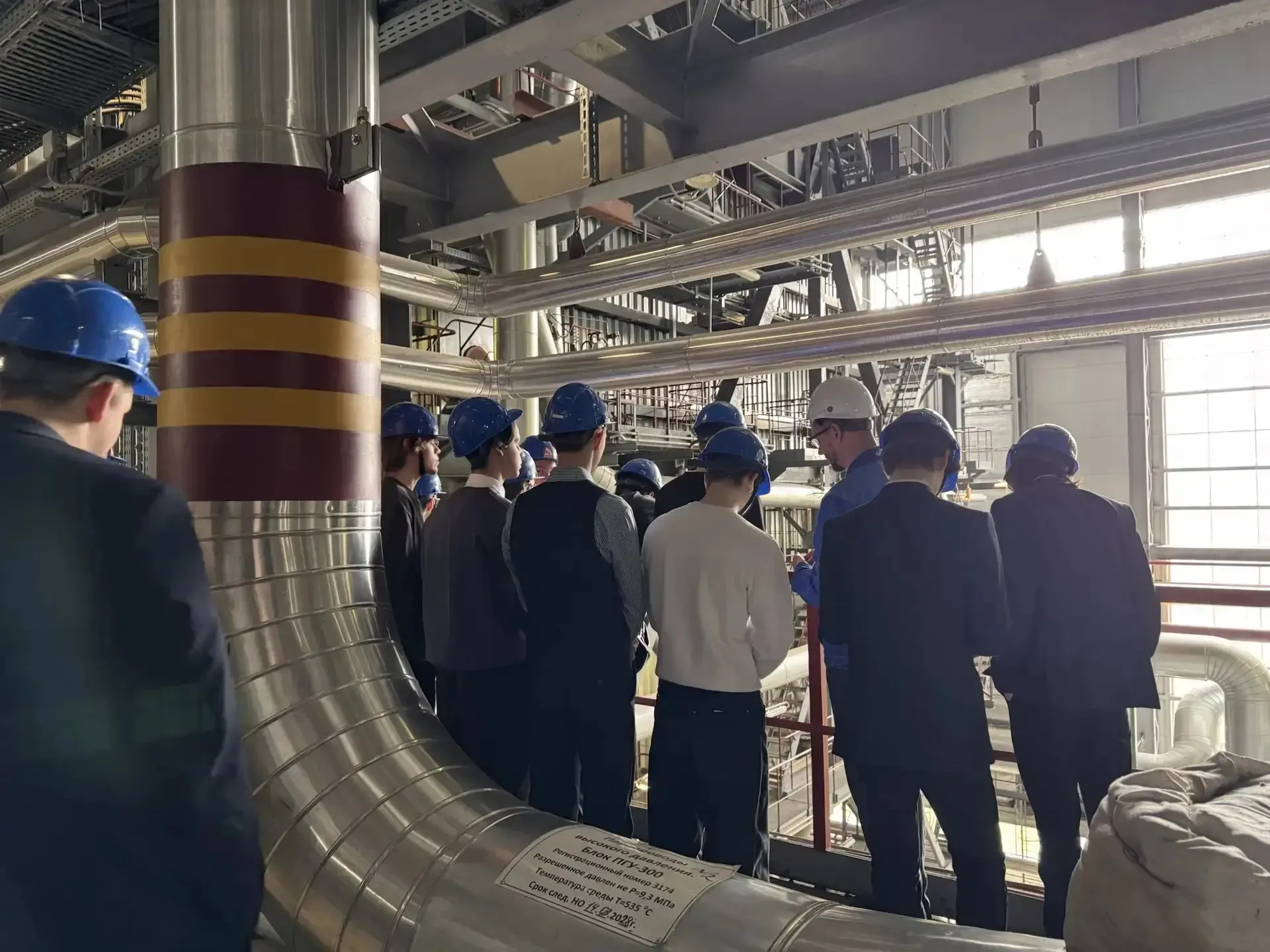 Знакомство с миром профессий продолжается.  Учащиеся 10-3 класса посетили профориентационную экскурс