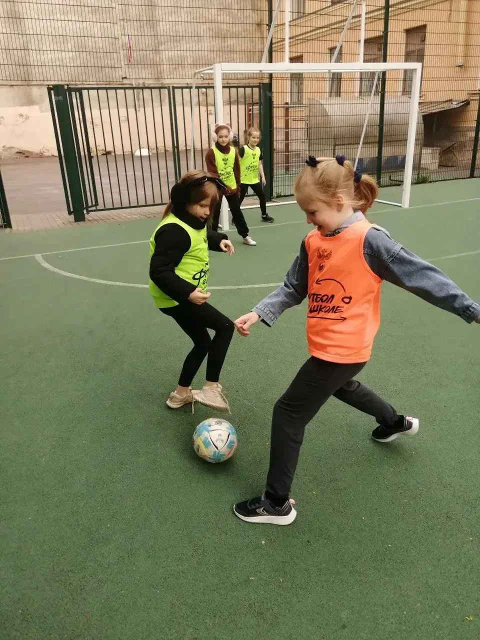 ⚽️ Девочки вторых классов показали, что футбол — это про драйв, дружбу и победу!  Фестиваль «Мы в иг