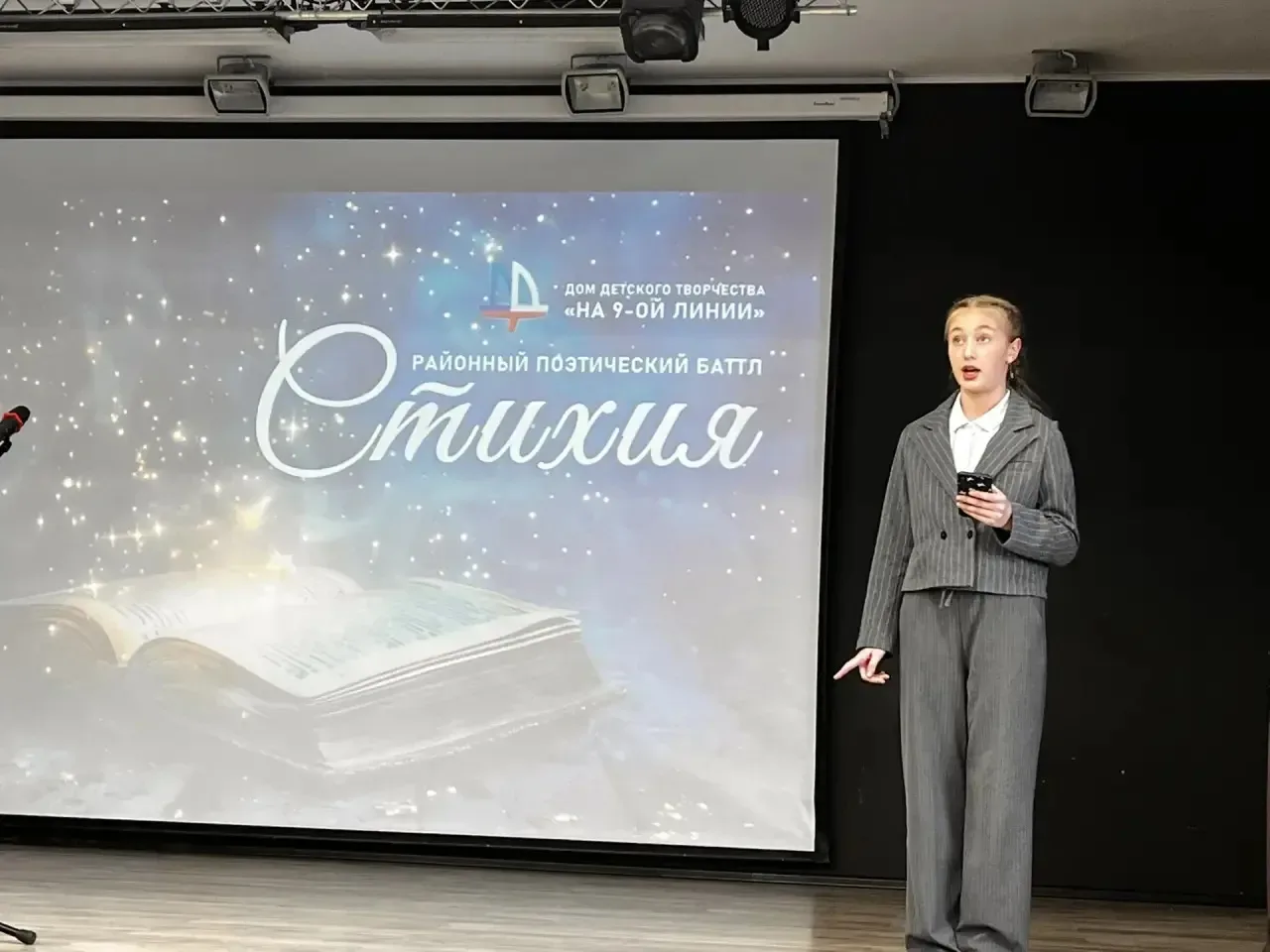 🌟 Наши звёзды покоряют сцену!   Ученицы 5 «И» класса: Куликова Владислава и Симонова Алиса – победит