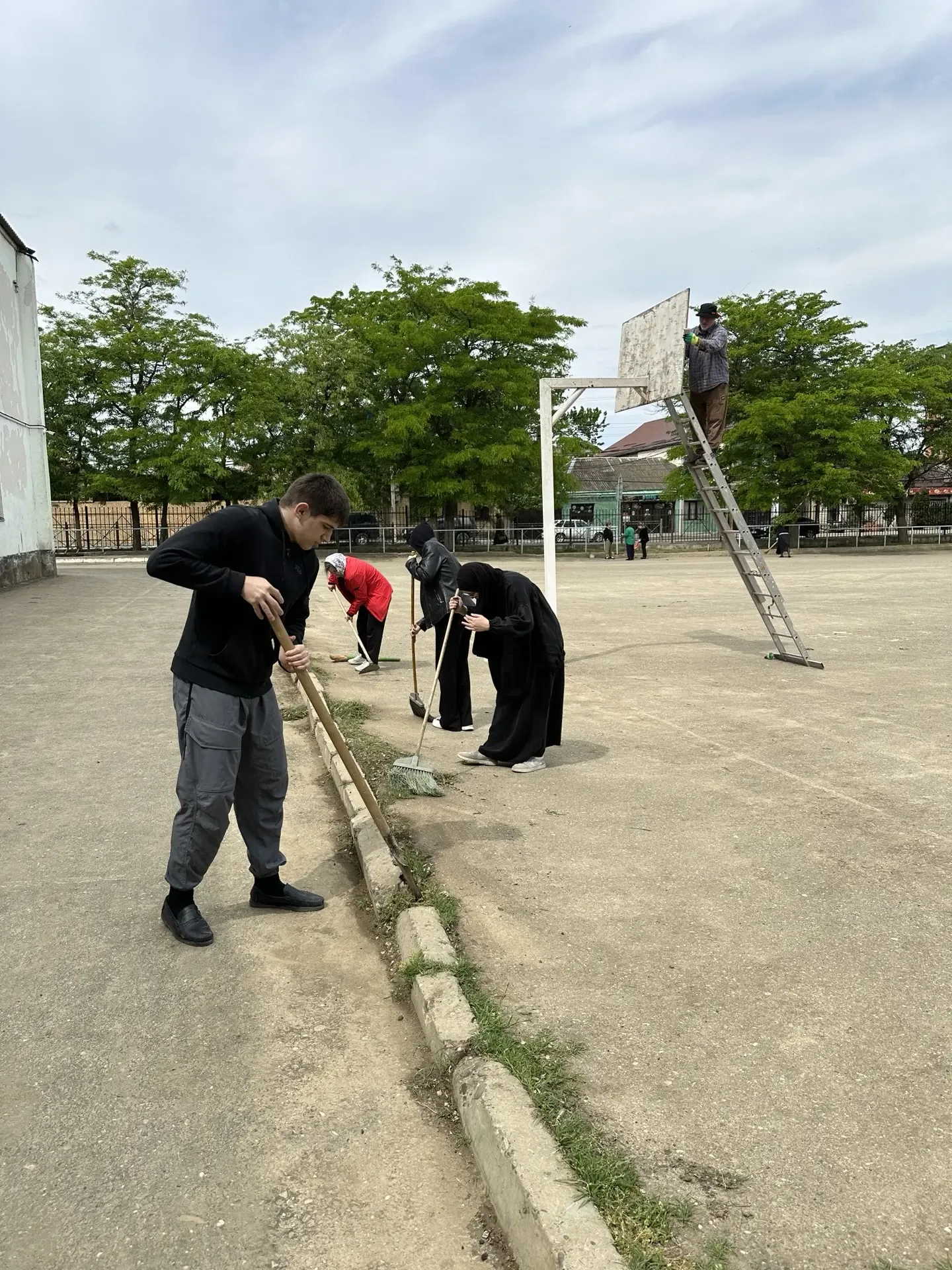 🌿Сегодня, 16 мая, в школе прошел субботник, в котором приняли участие коллектив, учащиеся и их родит