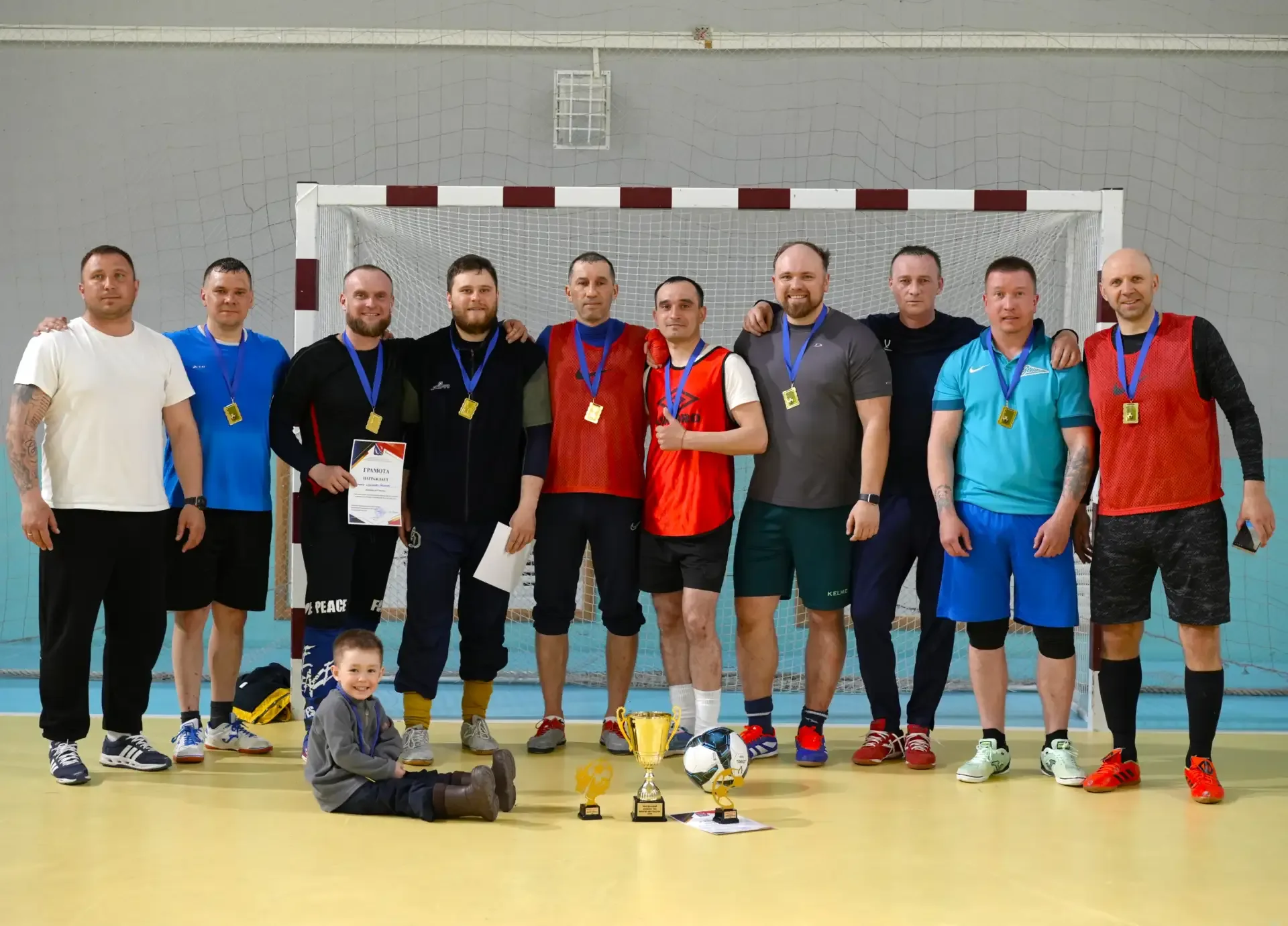 В СК «Арена» прошел «Весенний кубок» по футзалу ⚽  В турнире приняли участие четыре команды.  Первый