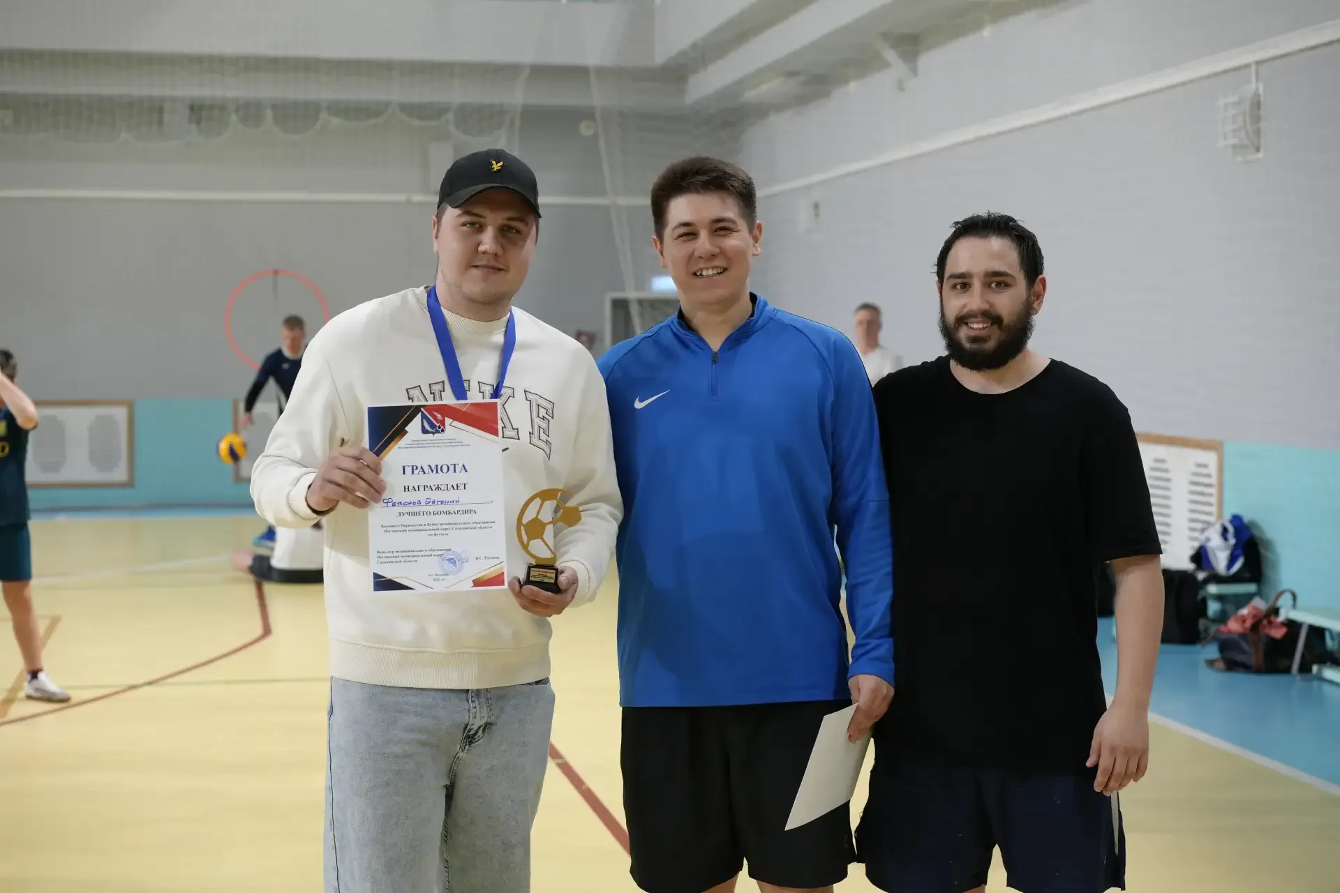 В СК «Арена» прошел «Весенний кубок» по футзалу ⚽  В турнире приняли участие четыре команды.  Первый