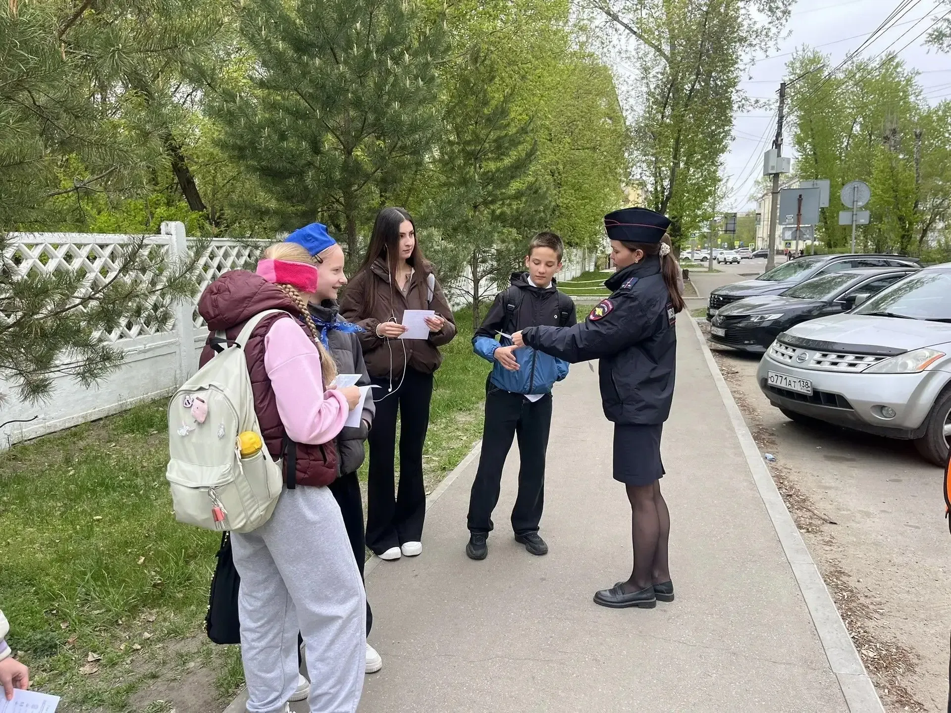 Сегодня 21 мая 2026 года активные родители школы № 27 совместно с участниками отряда ЮИД «Пересвет» 