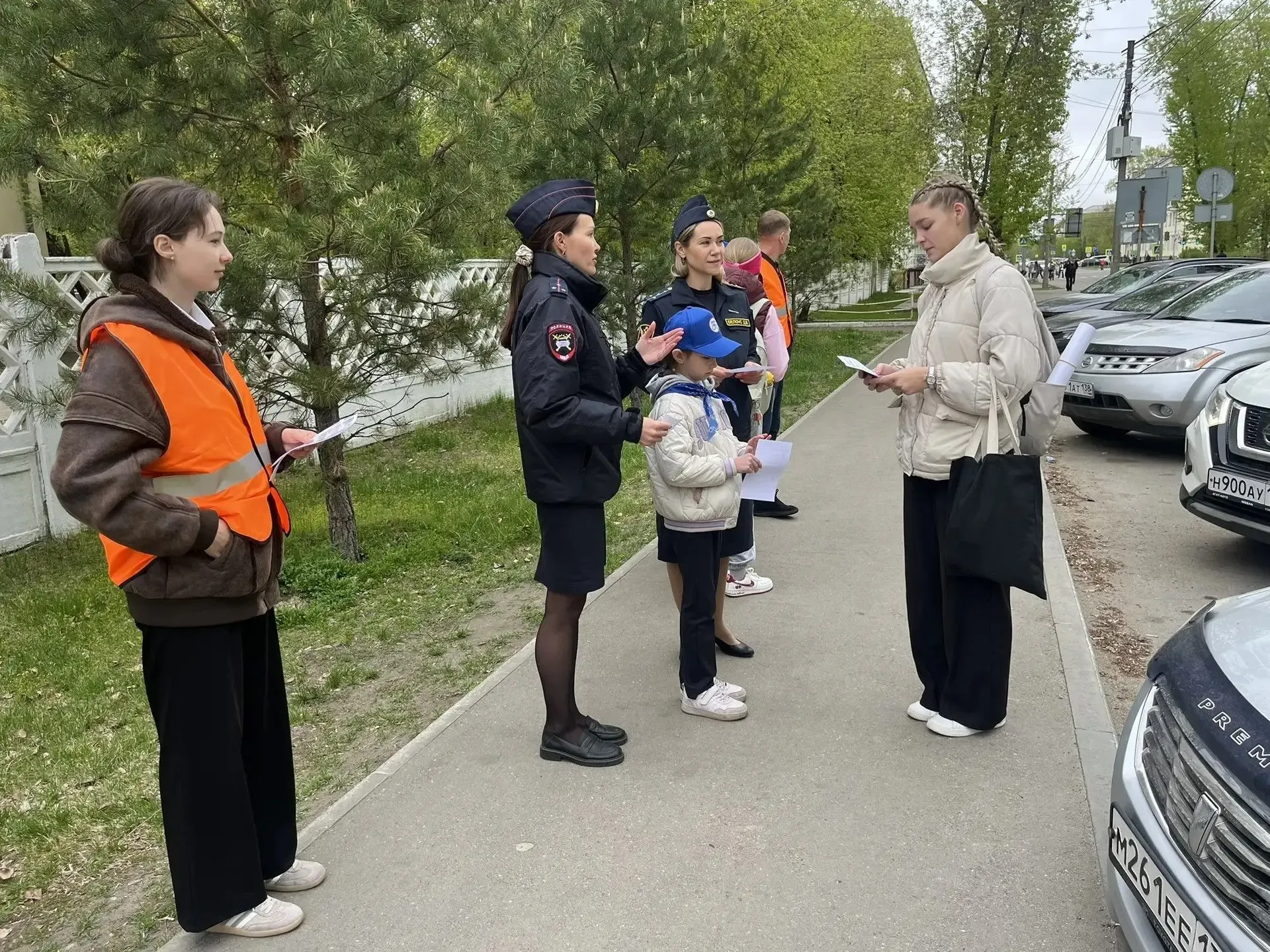 Сегодня 21 мая 2026 года активные родители школы № 27 совместно с участниками отряда ЮИД «Пересвет» 