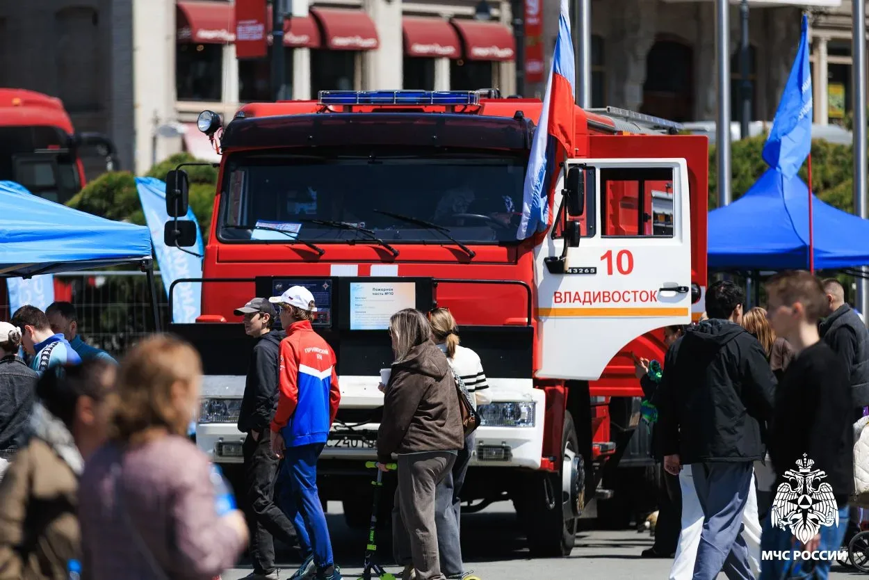 🧑‍🚒 Пожарное дело - ближе: во Владивостоке прошла выставка МЧС России  На центрольной площади города