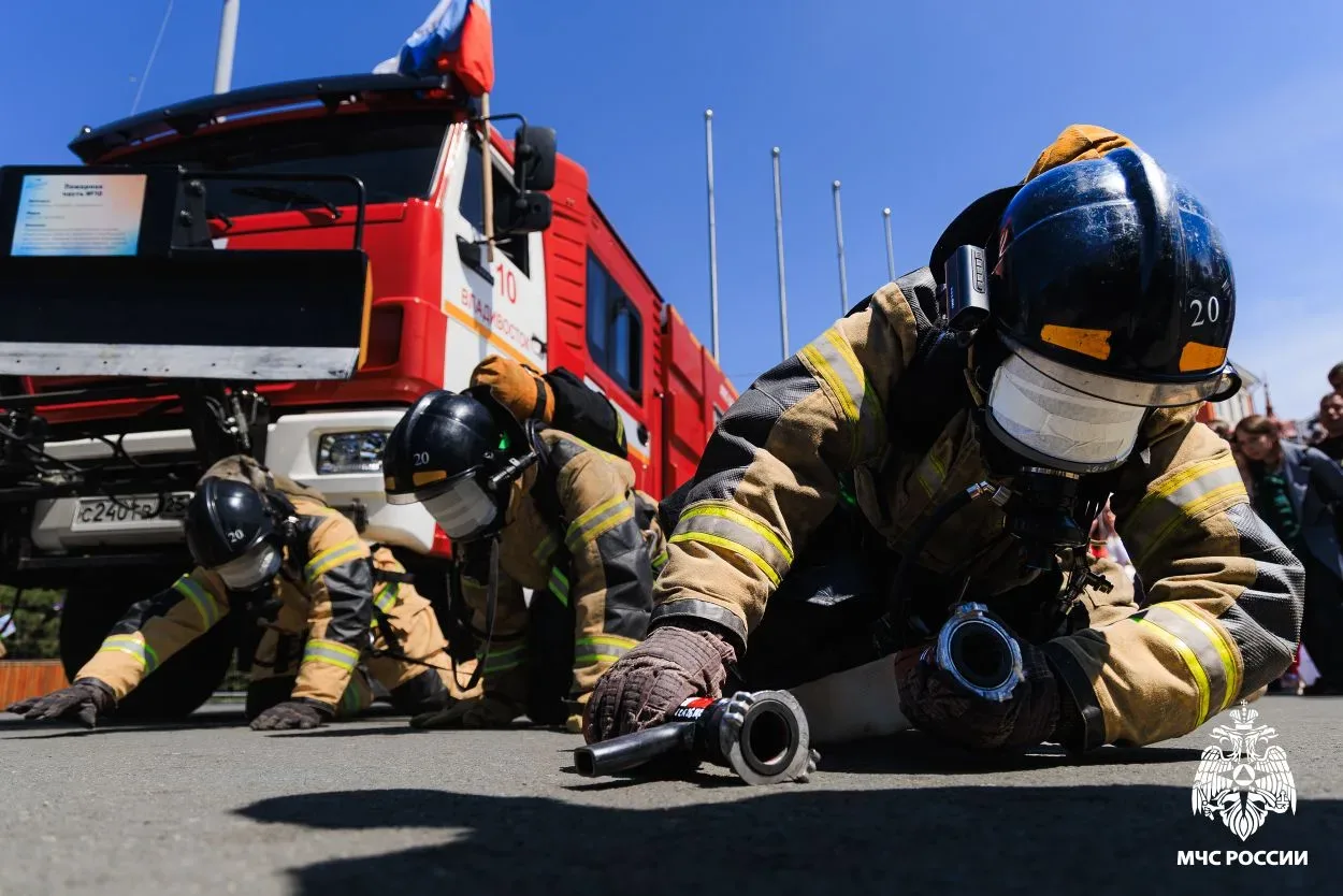 🧑‍🚒 Пожарное дело - ближе: во Владивостоке прошла выставка МЧС России  На центрольной площади города
