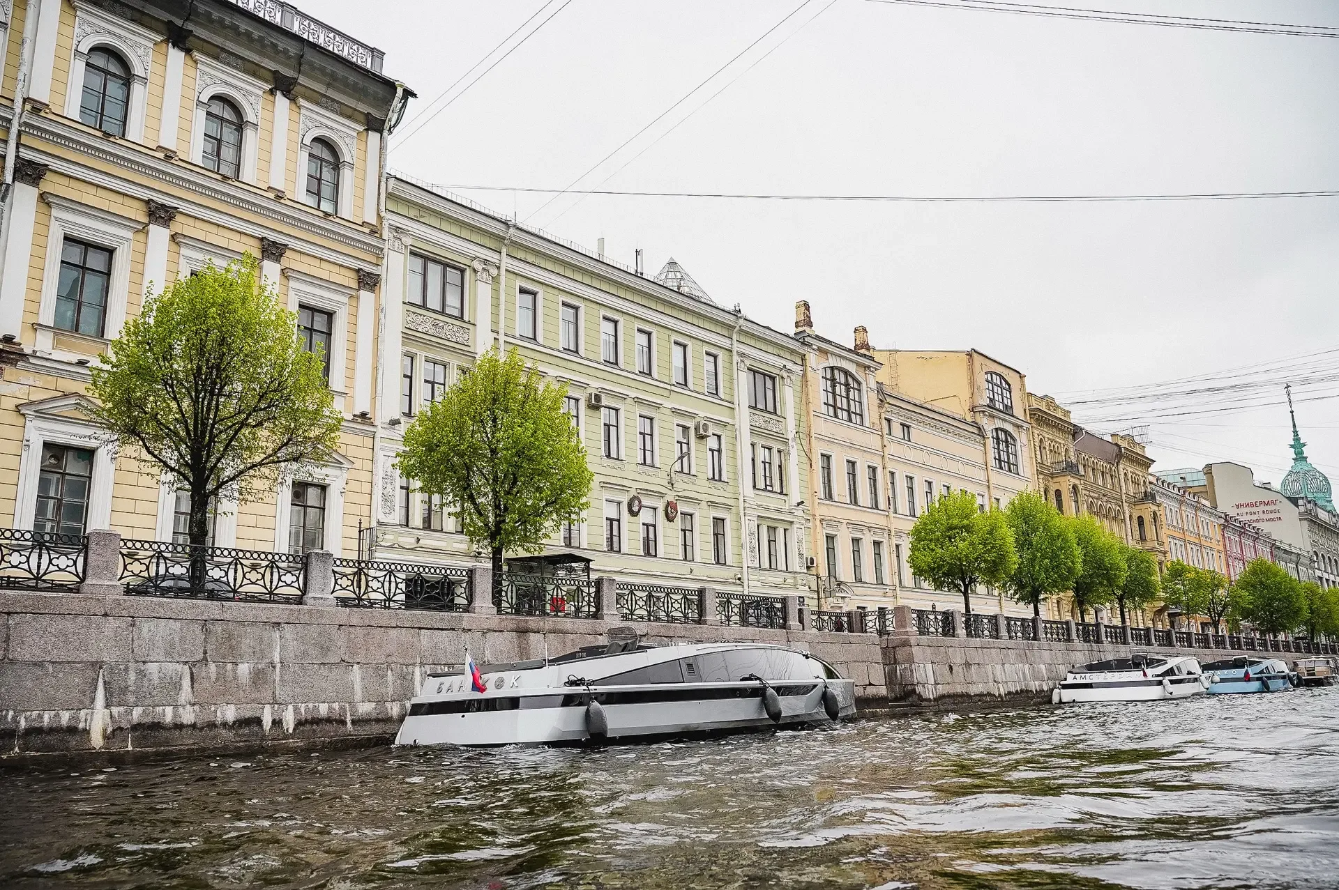 Уделяем особое внимание фасадам зданий, особенно в исторической части города. ГАТИ и ГЖИ ежедневно к