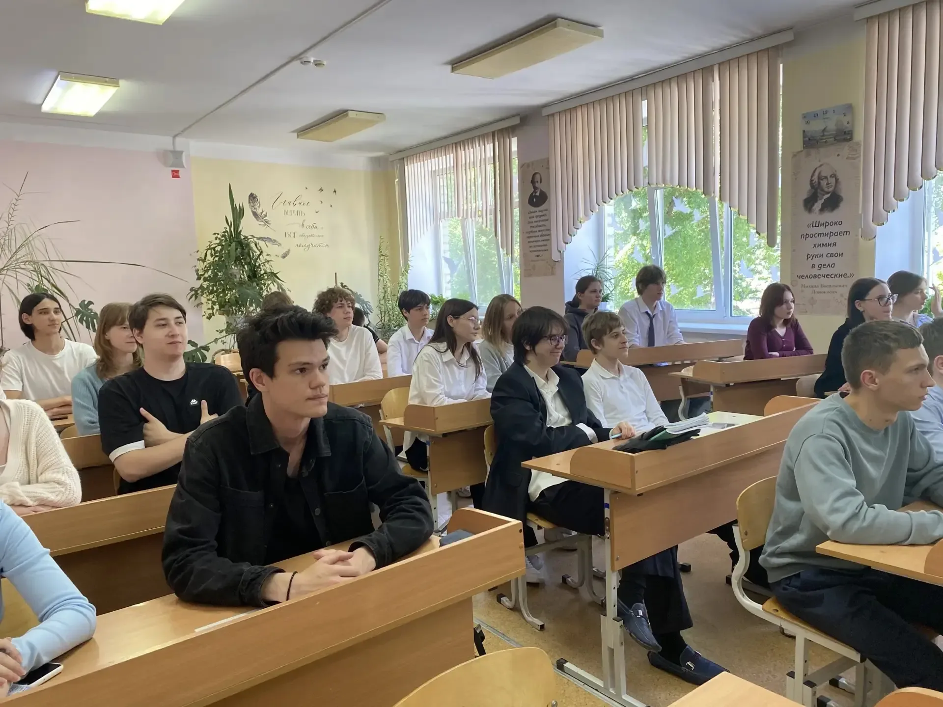 Фейки, манипуляции и доверие: как не стать жертвой дезинформации ❓  Наша школа является плотной площ