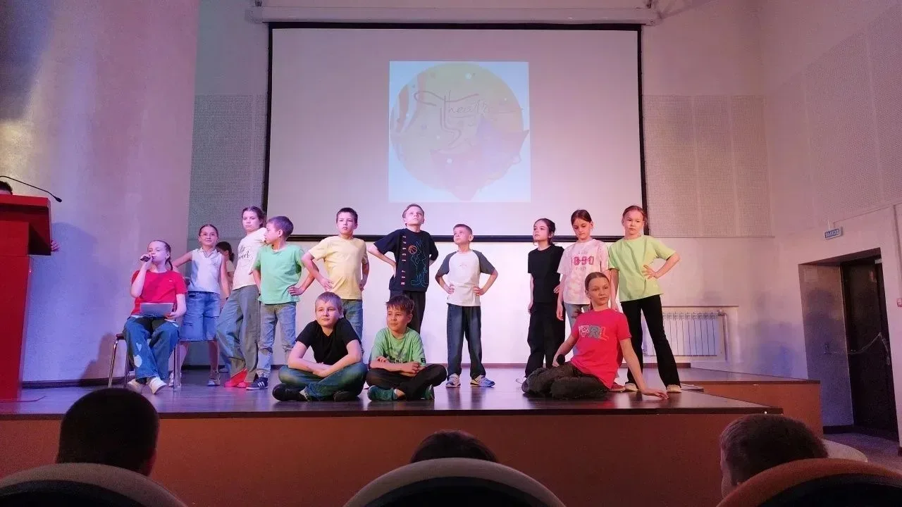 🎭 15 мая в нашей школе состоялся итоговый творческий показ «Мастерской сценического искусства» под р