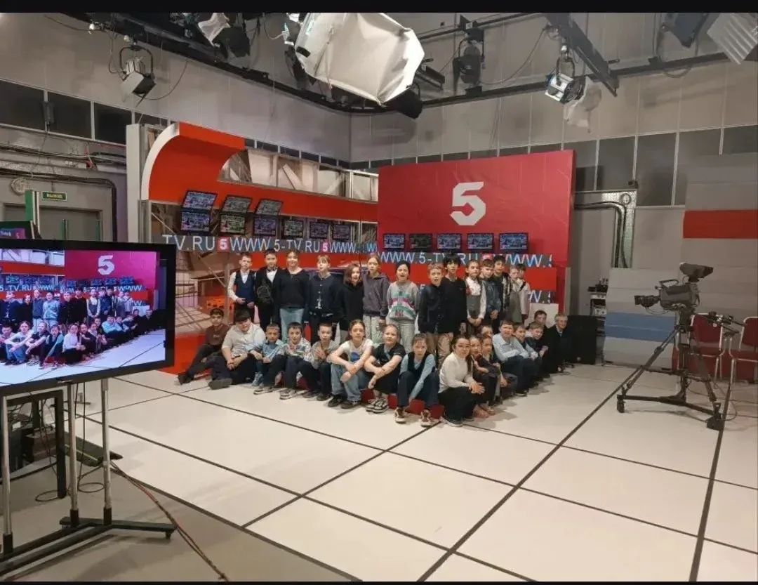 Учащиеся 3-3 и 3-4 классов совершили экскурсию на "5 канал". Это было замечательное приключение, где