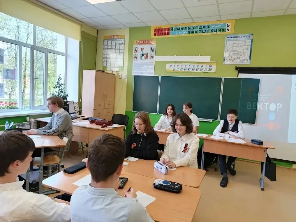 В 7М классе прошла игра "Математическая карусель", под руководством учителя математики Латышевой Н.А