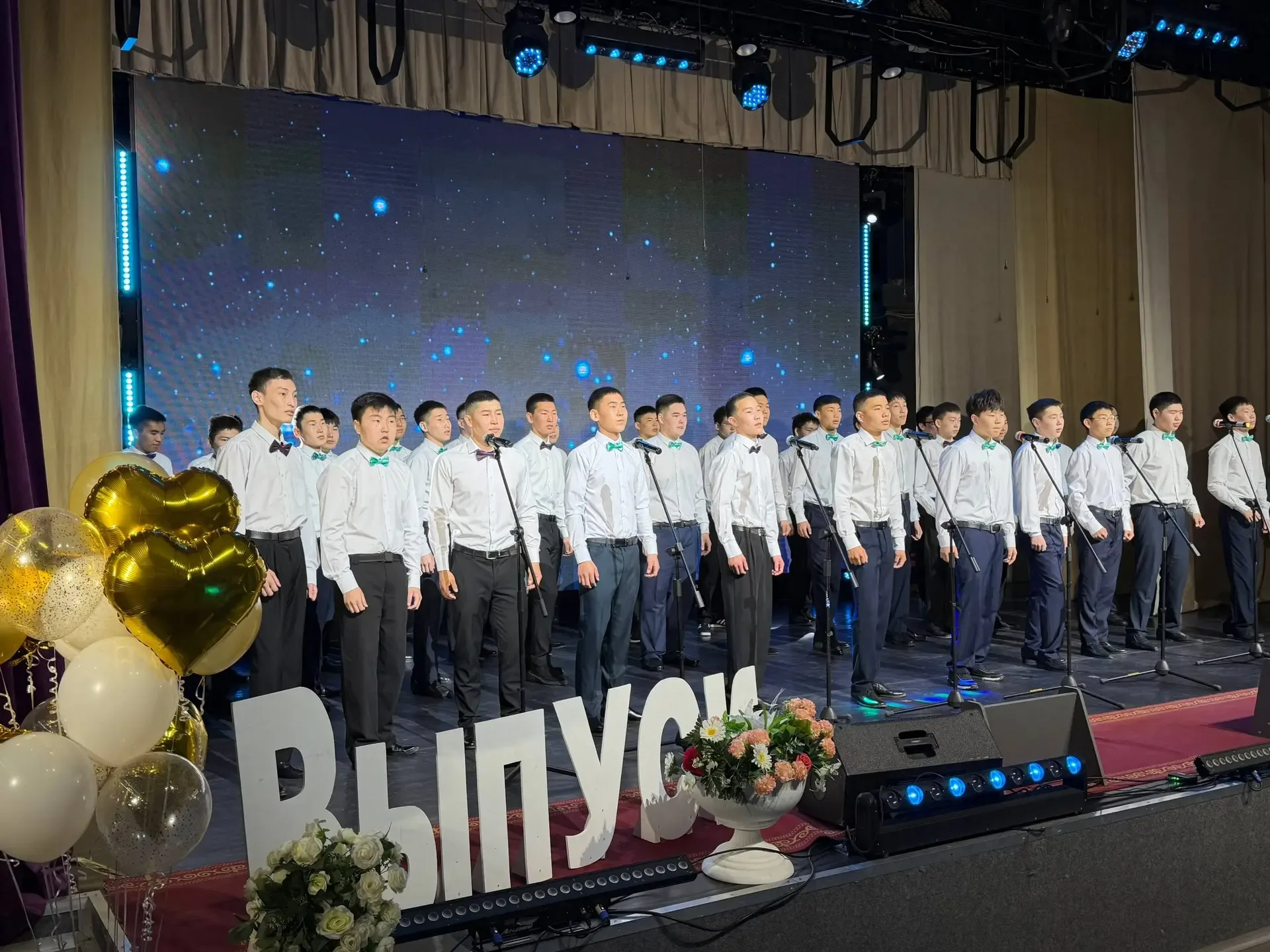 УЛУУСПУТ ОСКУОЛАЛАРЫГАР ТИҺЭХ ЧУОРААН ЧУГДААРДА   Бүгүн, ыам ыйын 26 күнүгэр, улууспут оскуолаларыга
