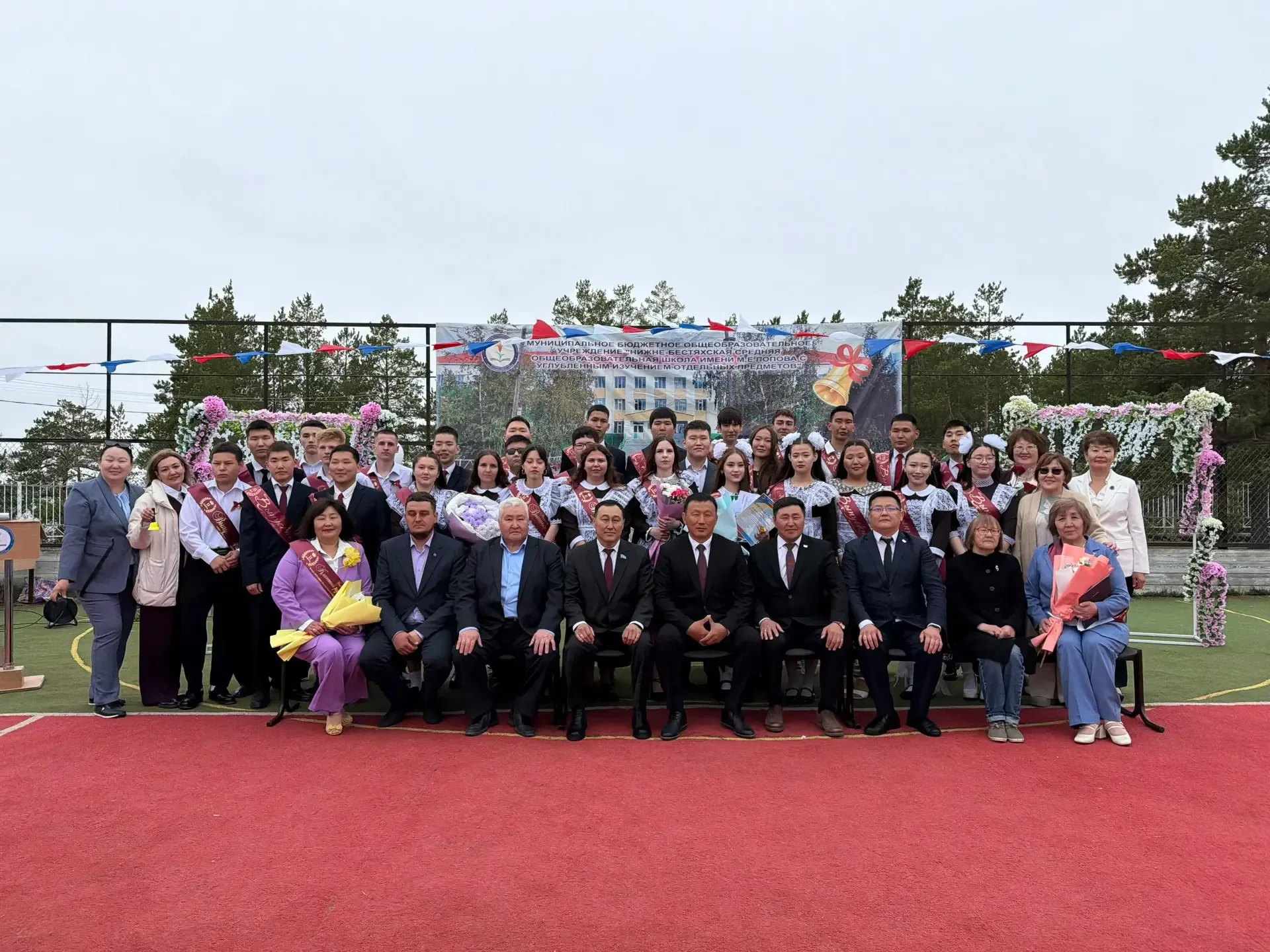 УЛУУСПУТ ОСКУОЛАЛАРЫГАР ТИҺЭХ ЧУОРААН ЧУГДААРДА   Бүгүн, ыам ыйын 26 күнүгэр, улууспут оскуолаларыга