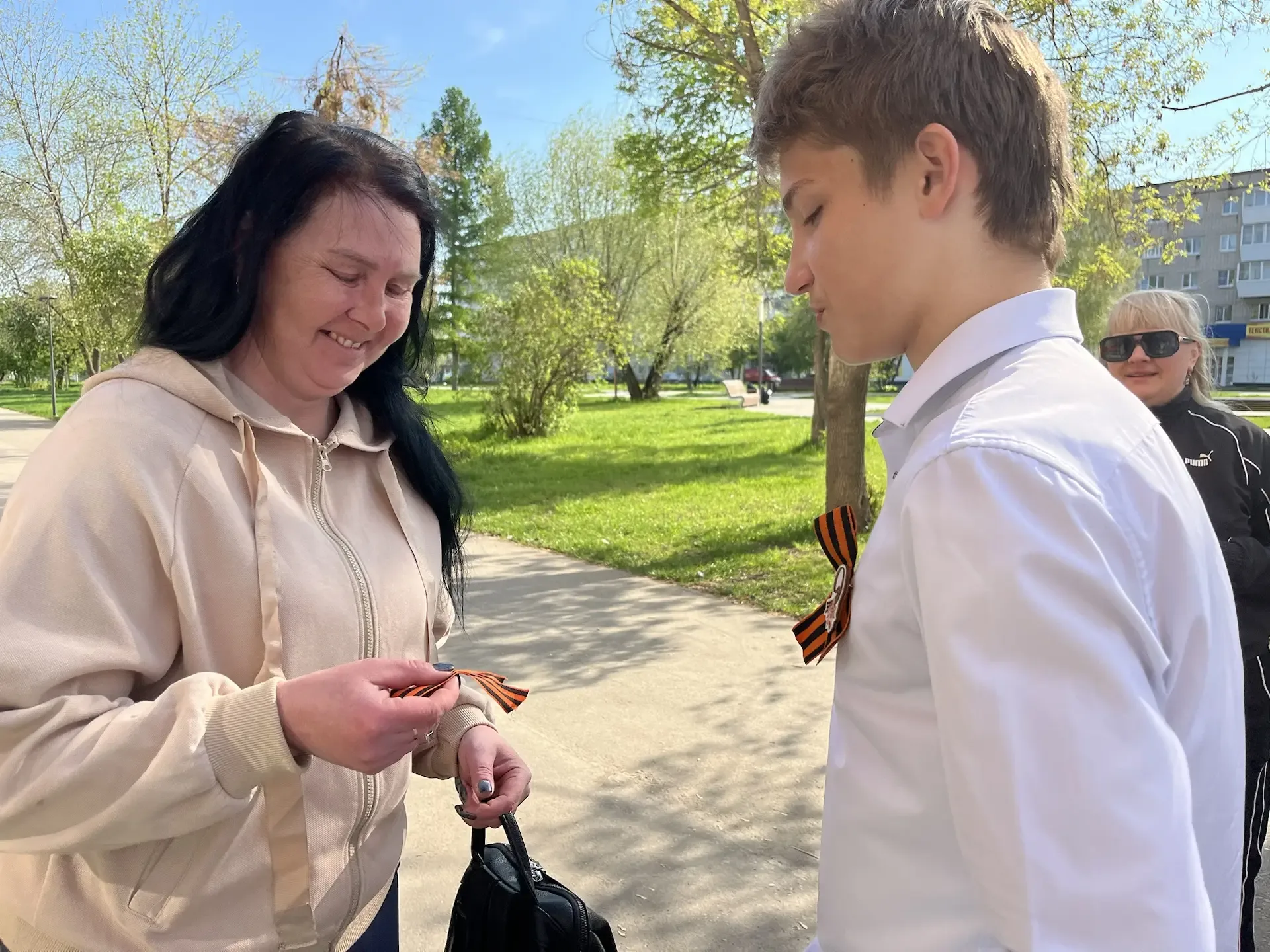 «Я помню! Я горжусь!»: волонтёры Движения Первых раздают Георгиевские ленточки 🎗