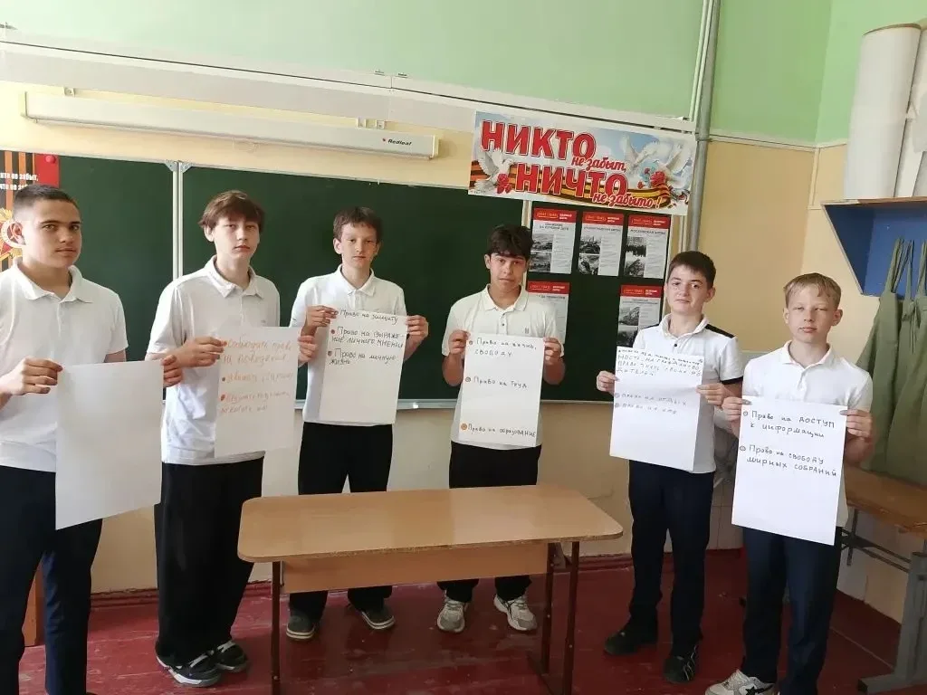 Закон и подросток⚖️  В рамках Недели правовых знаний классах проходят тематические часы, посвященные