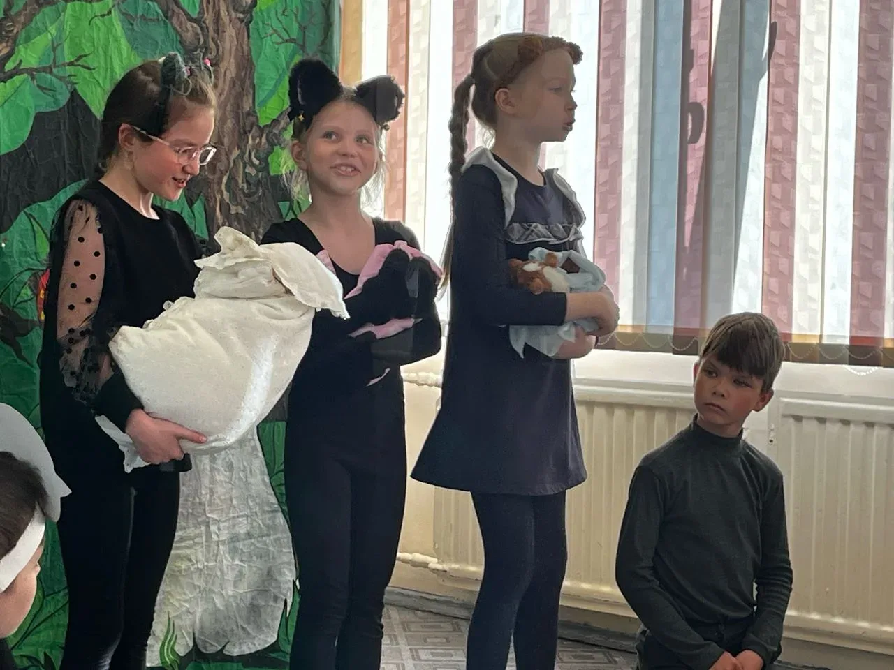 Театральный май в нашей школе!🎭  Май для театральной студии «Скворечник-89» оказался  очень насыщенн
