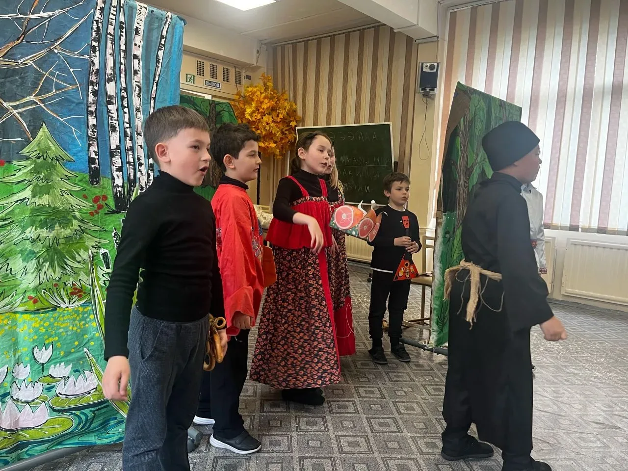 Театральный май в нашей школе!🎭  Май для театральной студии «Скворечник-89» оказался  очень насыщенн