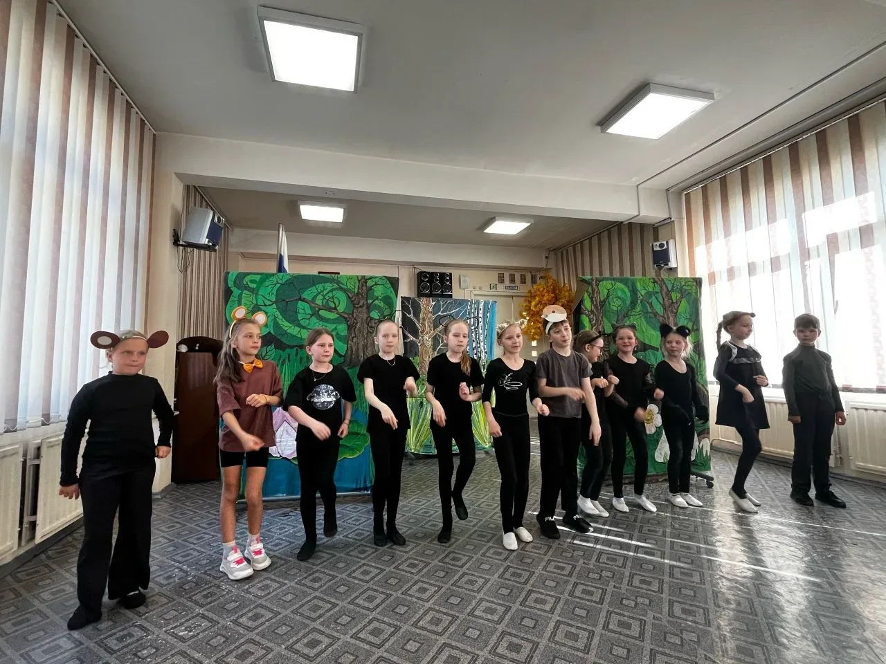 Театральный май в нашей школе!🎭  Май для театральной студии «Скворечник-89» оказался  очень насыщенн