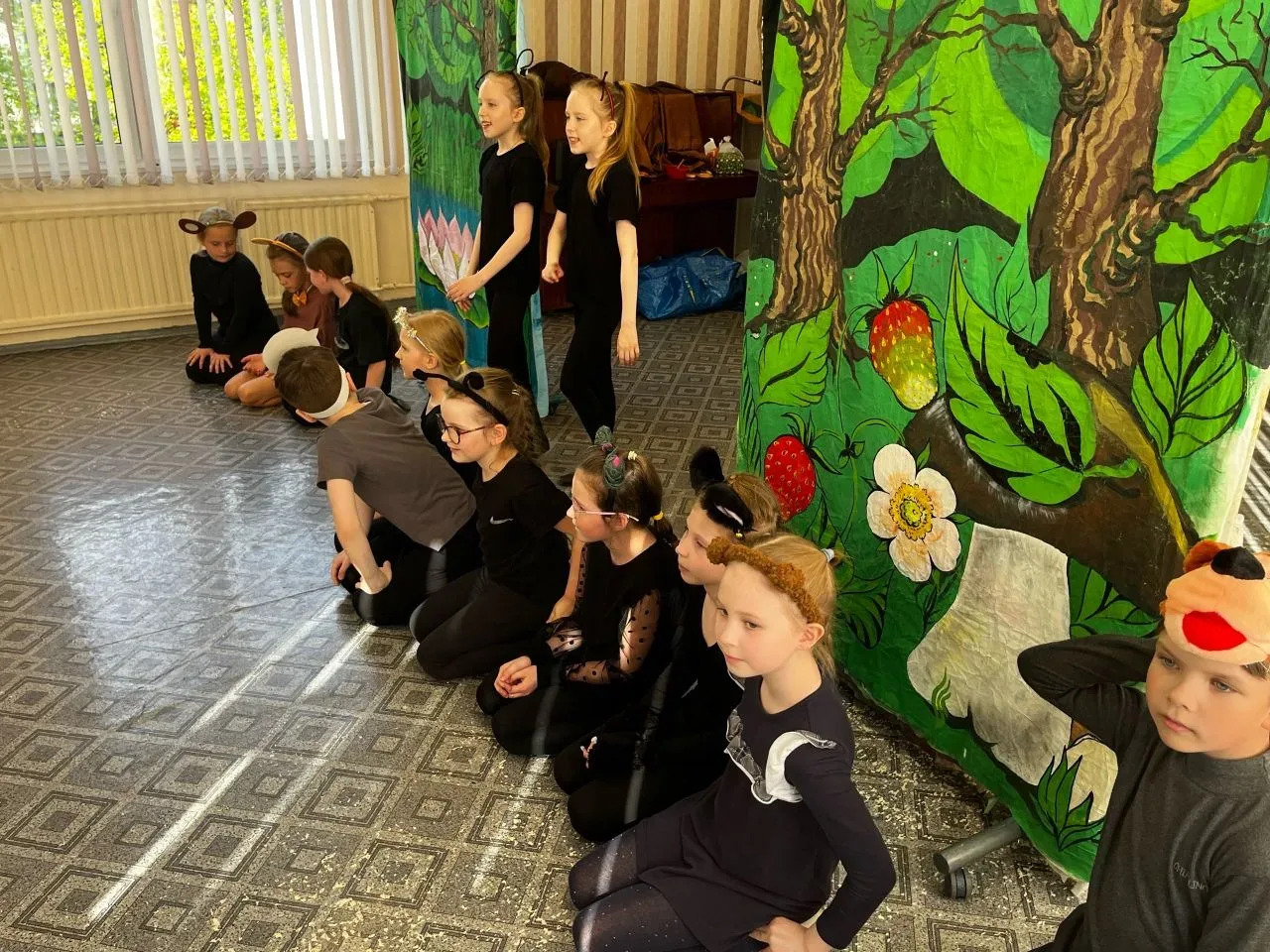 Театральный май в нашей школе!🎭  Май для театральной студии «Скворечник-89» оказался  очень насыщенн
