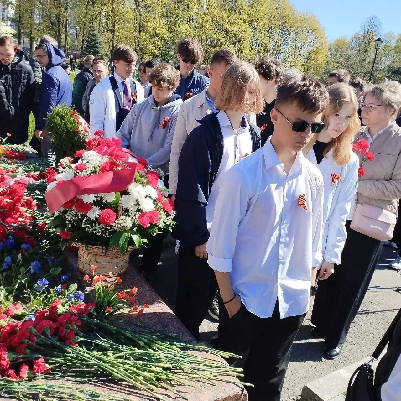 Сегодня ученики 9 "Б" и 9 "В" классов со своими классными руководителями побывали на Смоленском мемо