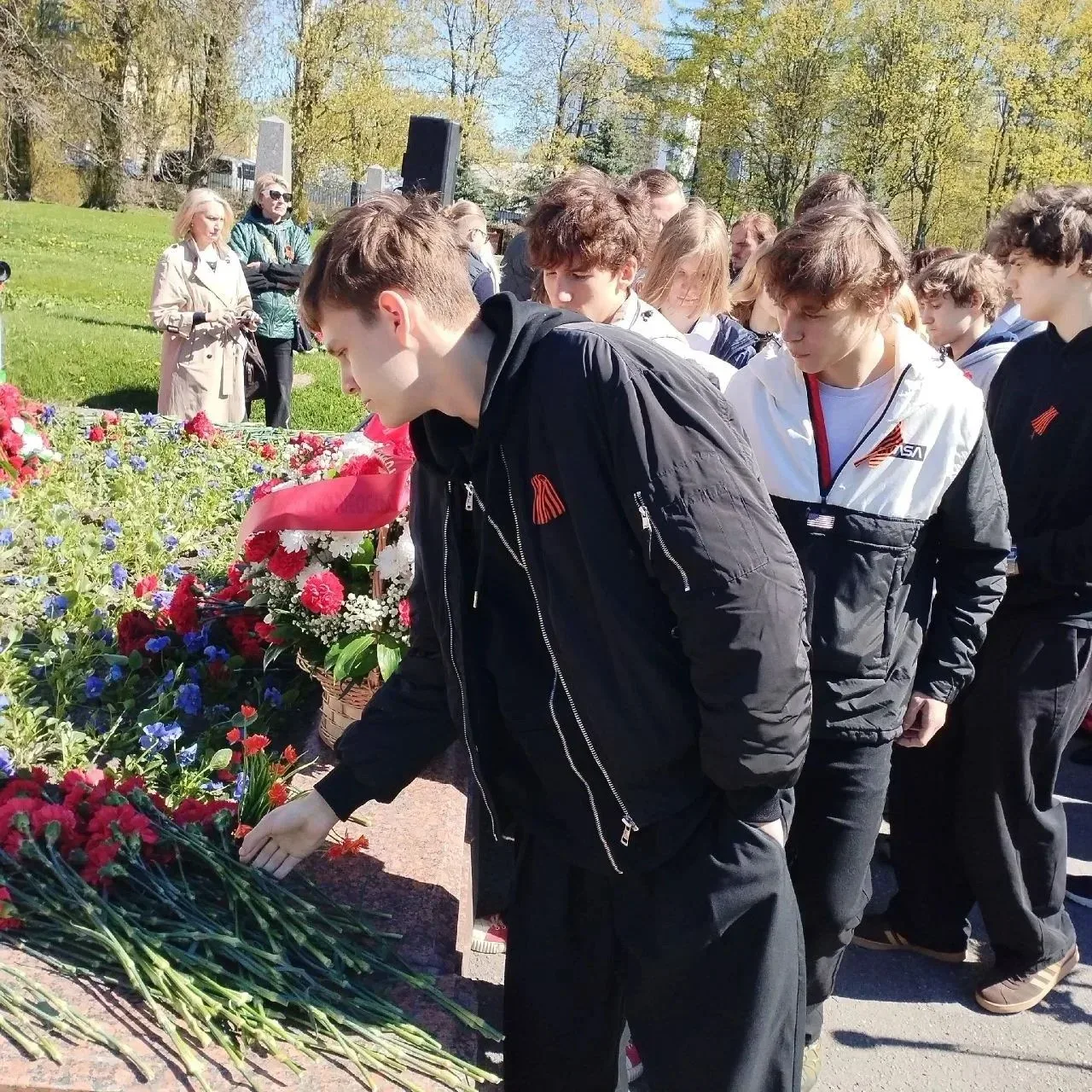 Сегодня ученики 9 "Б" и 9 "В" классов со своими классными руководителями побывали на Смоленском мемо
