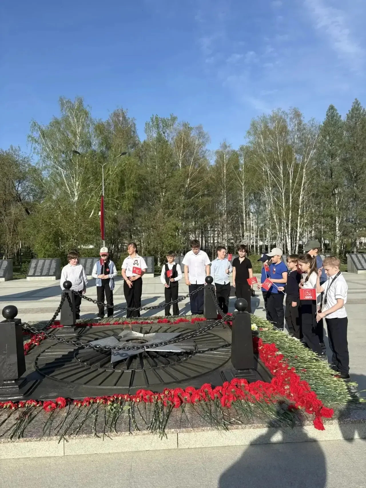 🇷🇺Никто не забыт, ничто не забыто 🎖В преддверии Дня Победы наша школа стала частью большого памятног