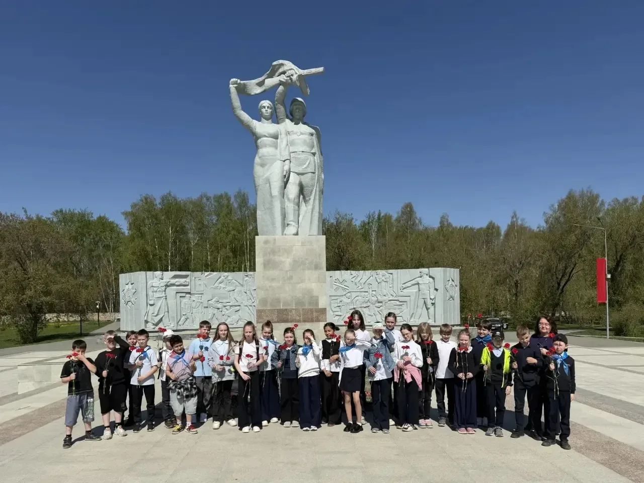 🇷🇺Никто не забыт, ничто не забыто 🎖В преддверии Дня Победы наша школа стала частью большого памятног