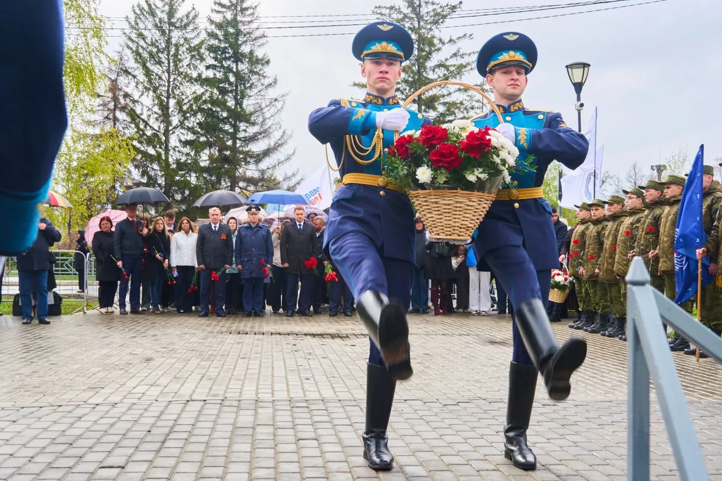 Сызрань встретила Первомай у стелы «Город трудовой доблести»  В 2021 году Президент страны подписал 
