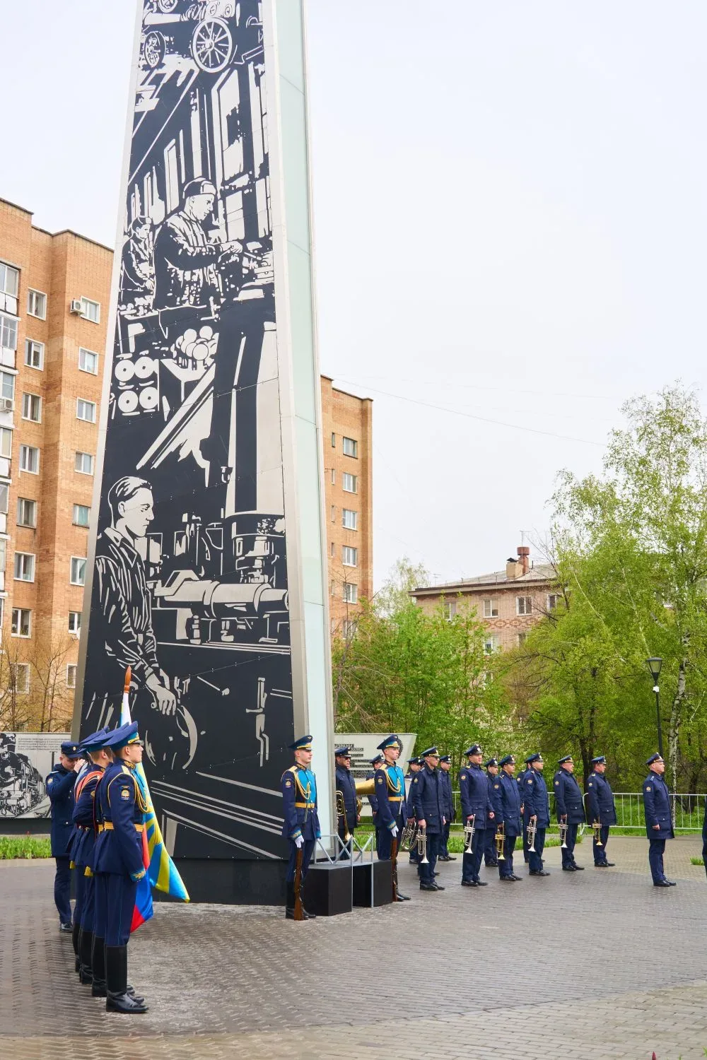 Сызрань встретила Первомай у стелы «Город трудовой доблести»  В 2021 году Президент страны подписал 