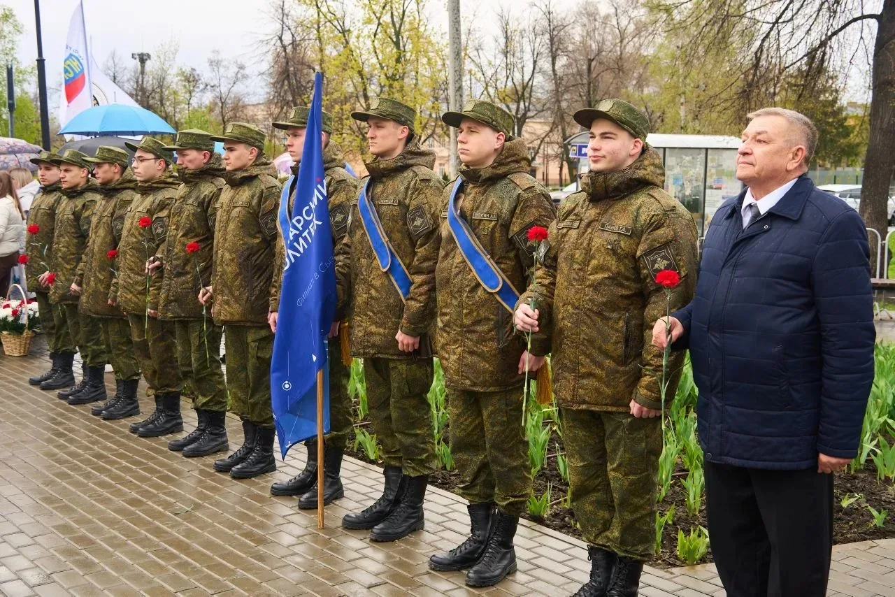 Сызрань встретила Первомай у стелы «Город трудовой доблести»  В 2021 году Президент страны подписал 