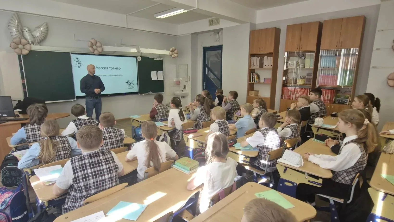🥋Вчера в 4 «В» классе прошло занятие по профориентации, которое провёл Лайминг Александр. #Лицей179_