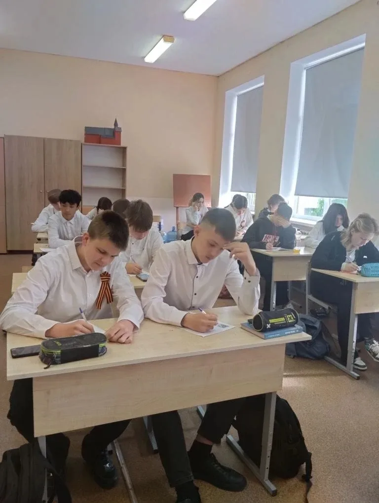 📚 В преддверии Дня Победы: старшеклассники вспоминают историю  На протяжении недели прошли сразу нес