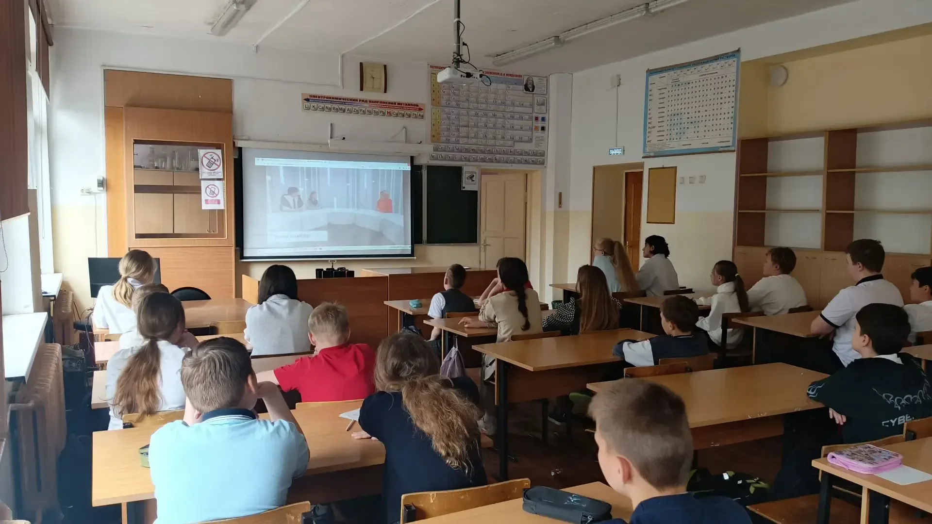 👉18 мая 2026 г., наша школа торжественно начала неделю с традиционной линейки по понедельникам! И эт
