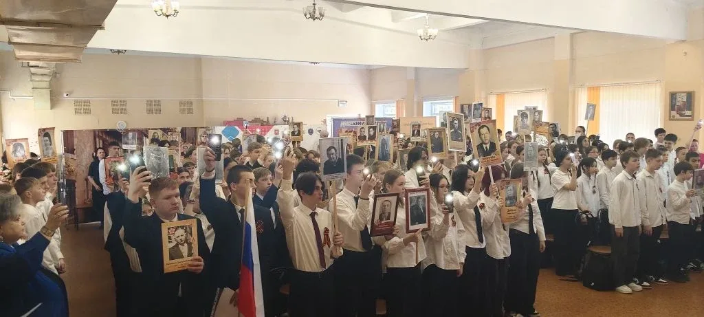 🎖 Вчера в нашем лицее торжественно завершился фестиваль военно-патриотической песни. Две недели учен