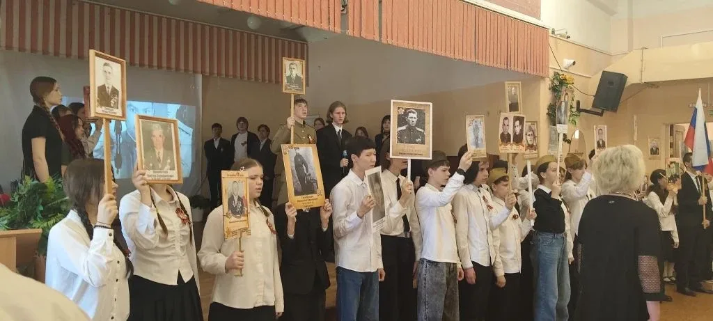 🎖 Вчера в нашем лицее торжественно завершился фестиваль военно-патриотической песни. Две недели учен