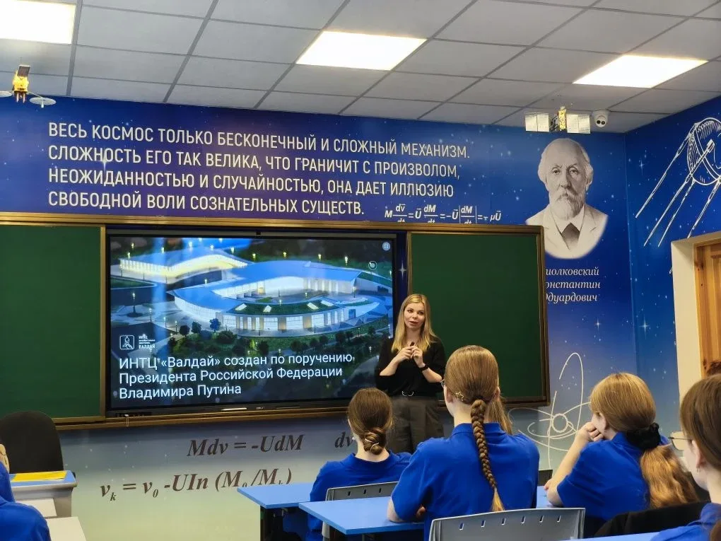❓Никак не встать рано утром? ⏰ ❓Постоянно забываешь пропуск в школу и другие вещи? 🎒 ❓Не можешь соср