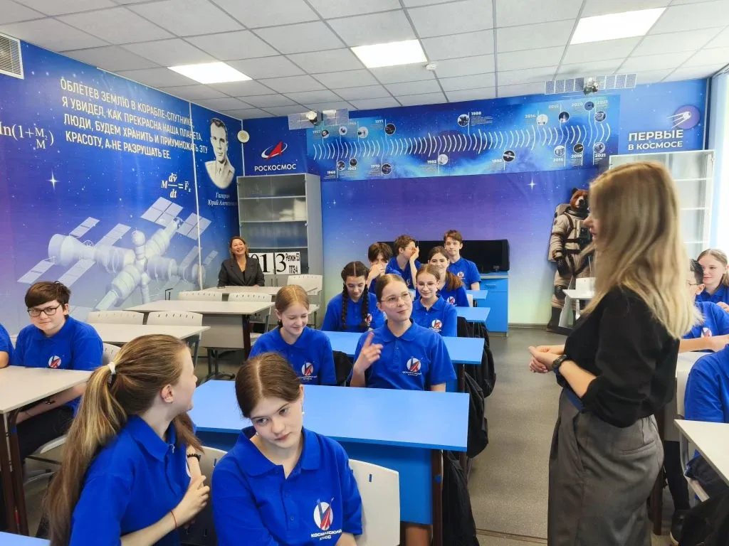 ❓Никак не встать рано утром? ⏰ ❓Постоянно забываешь пропуск в школу и другие вещи? 🎒 ❓Не можешь соср